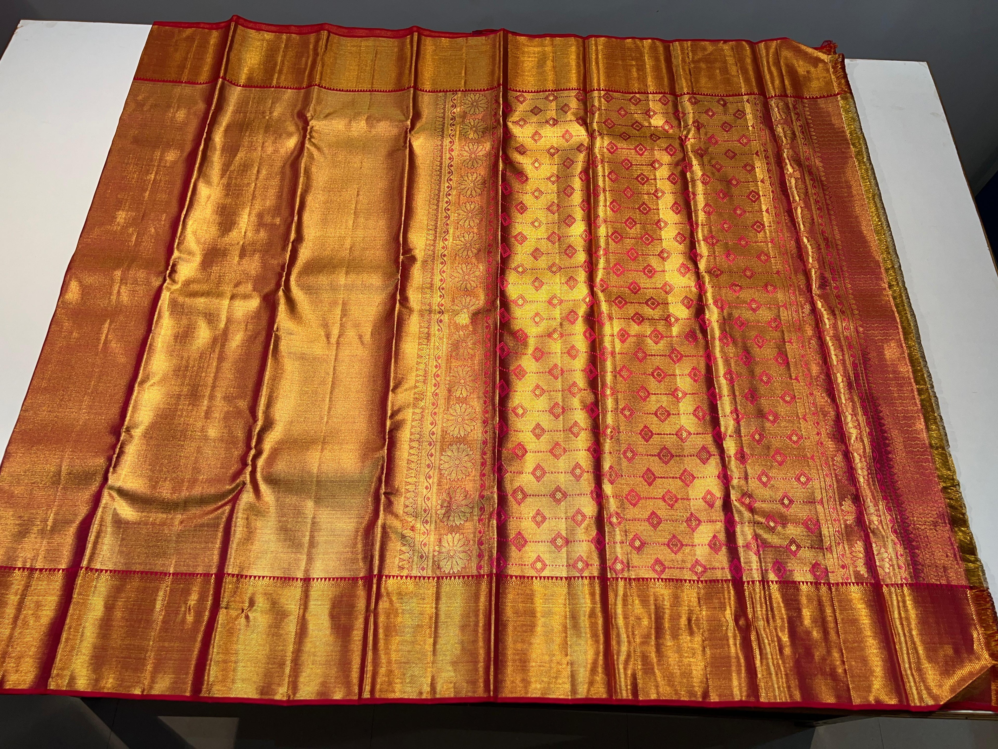 Pure Kanchipuram Handloom Gold Tissue Silk Saree with Pink Salvage.