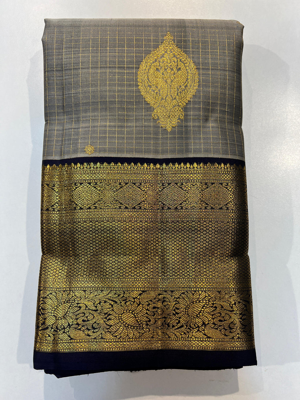 Pure Kanchipuram Handloom Vaira Oosi Silk Saree.