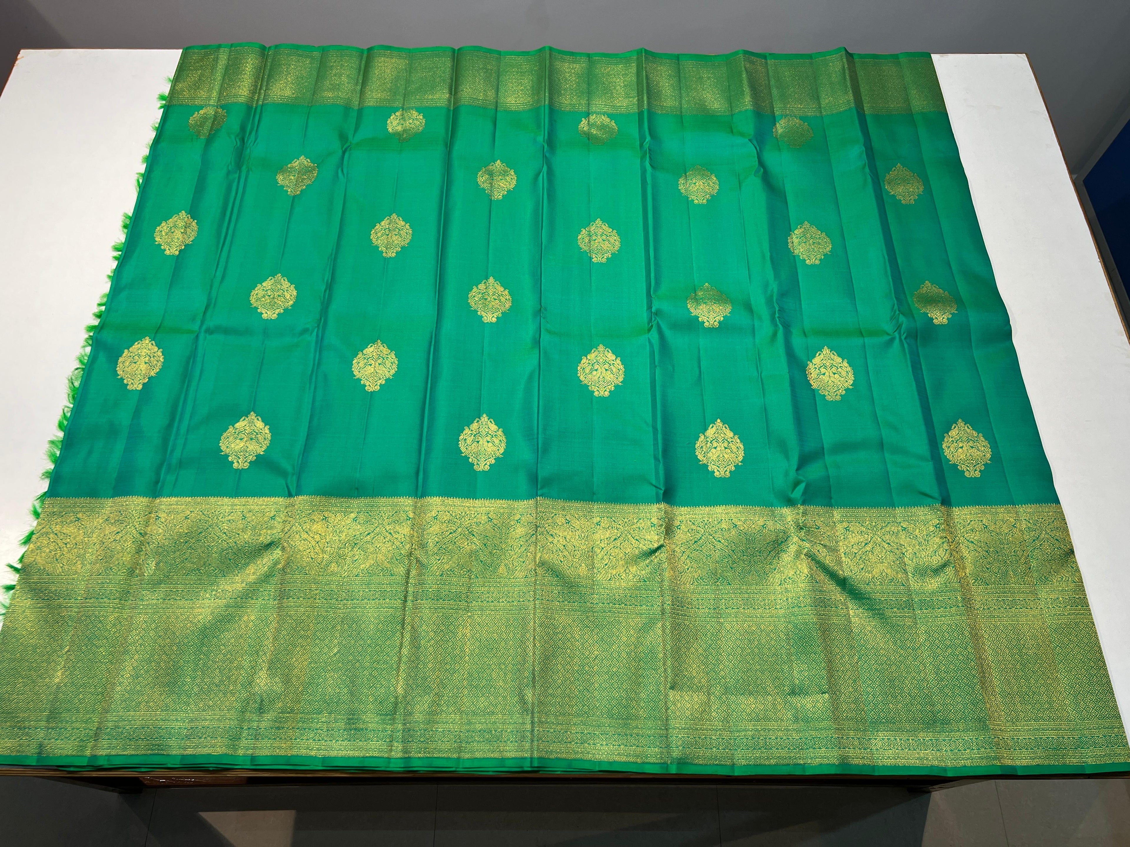 Pure Kanchipuram Handloom Turning Border Silk Saree