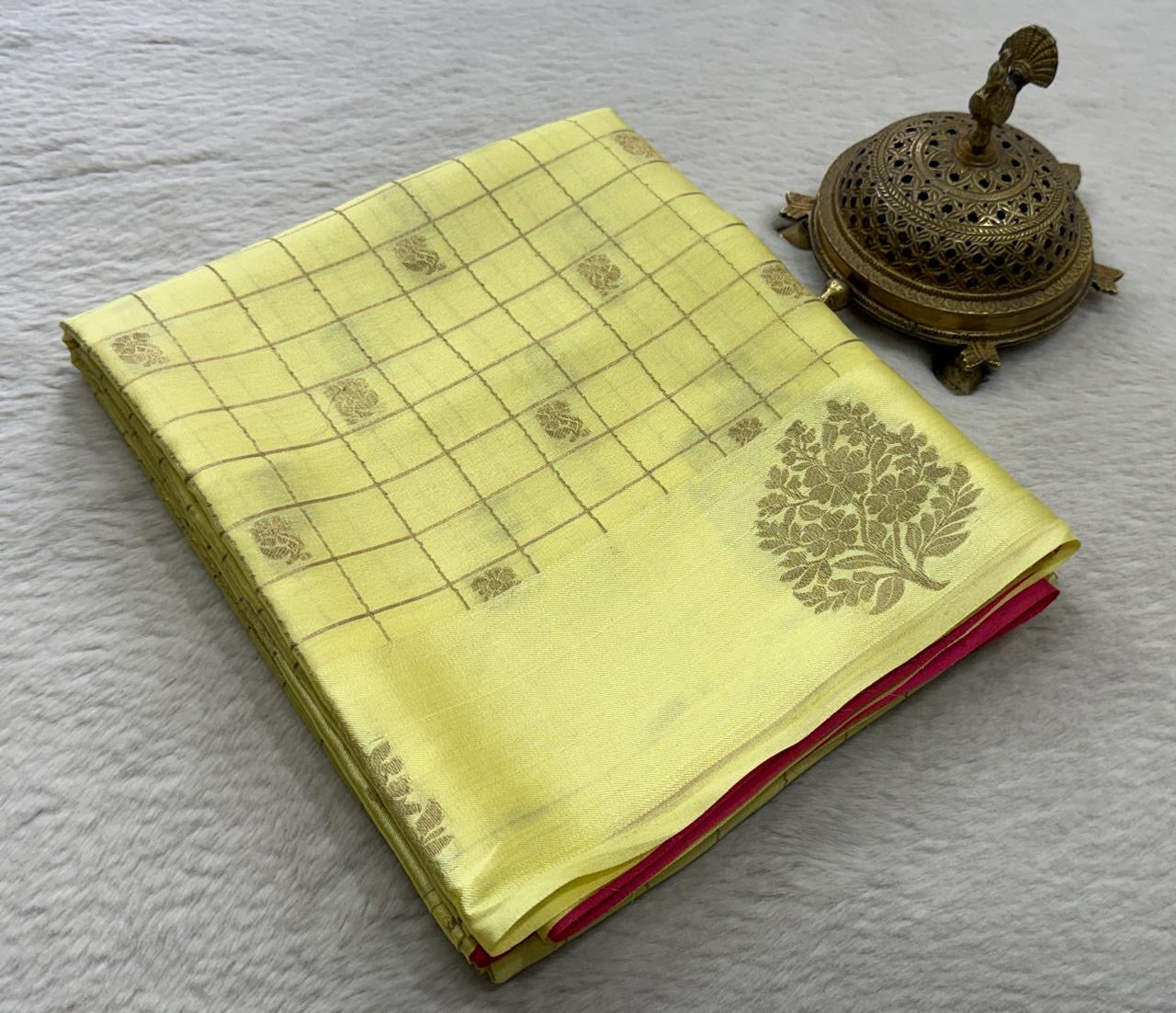 Pure Mysore Handloom Silk Saree with Checks Pattern.