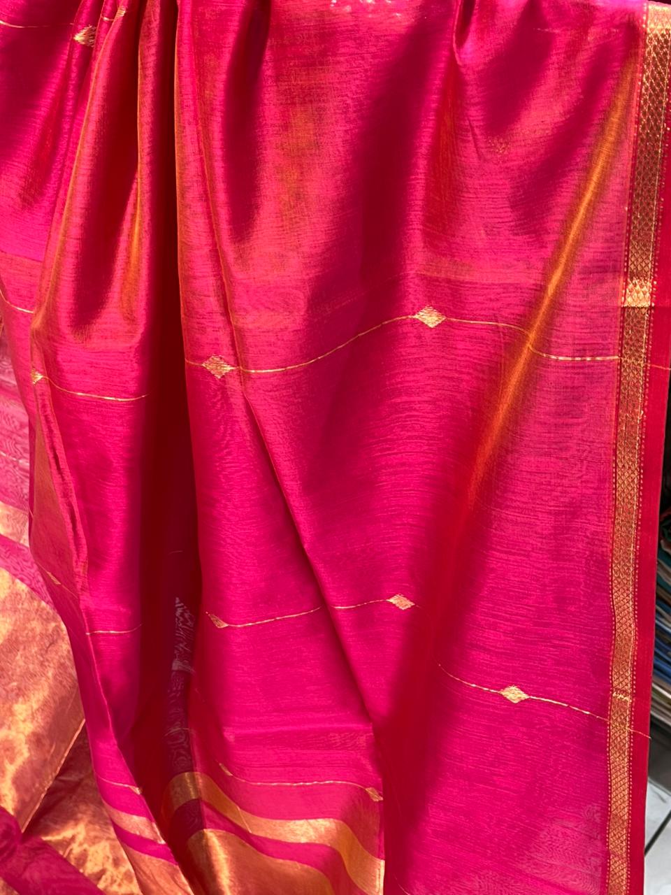 Traditional Pure Maheshwari Handwoven Zari Butti Saree.