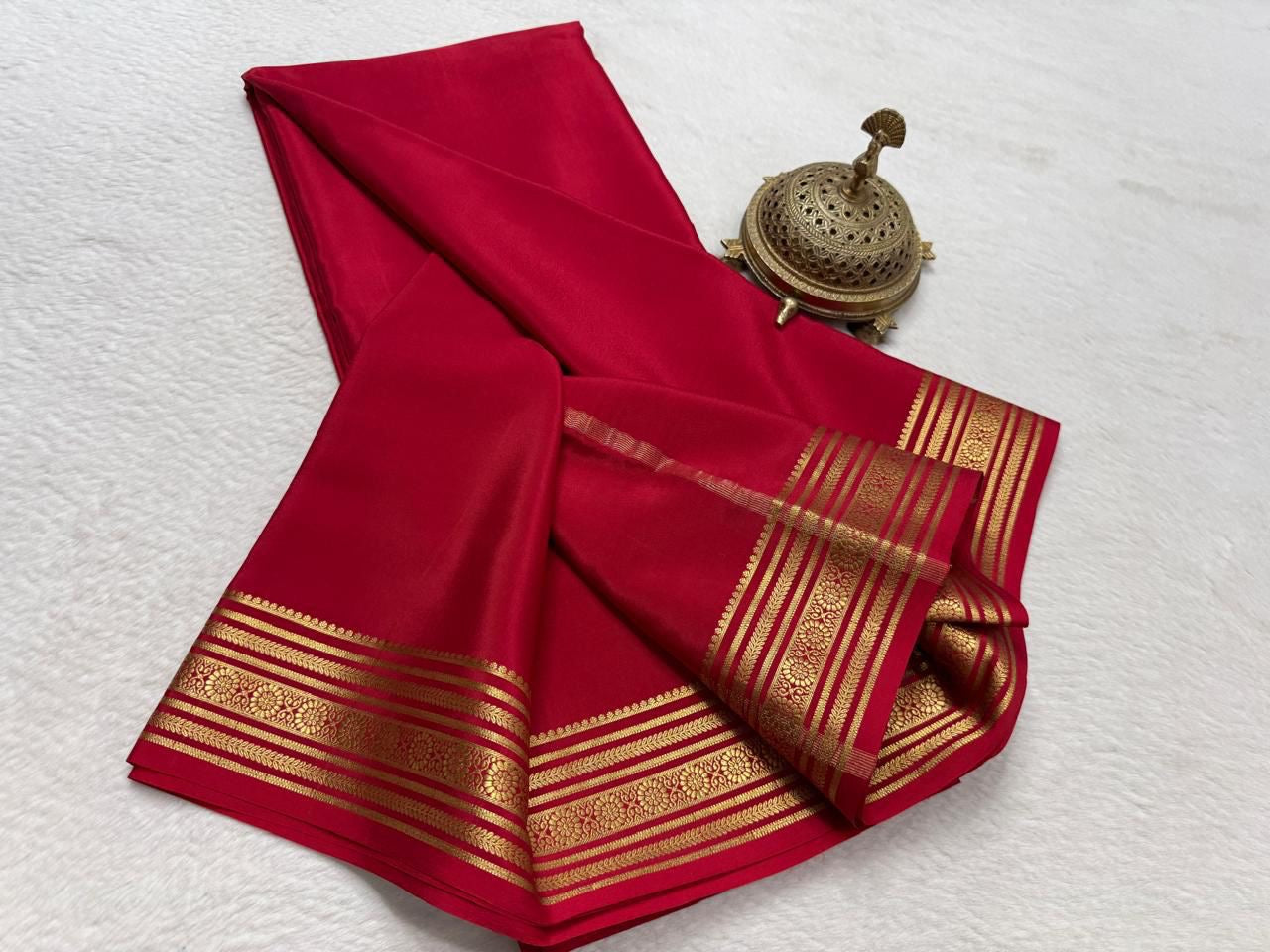 Pure Mysore Handloom Silk Saree with Traditional Border.
