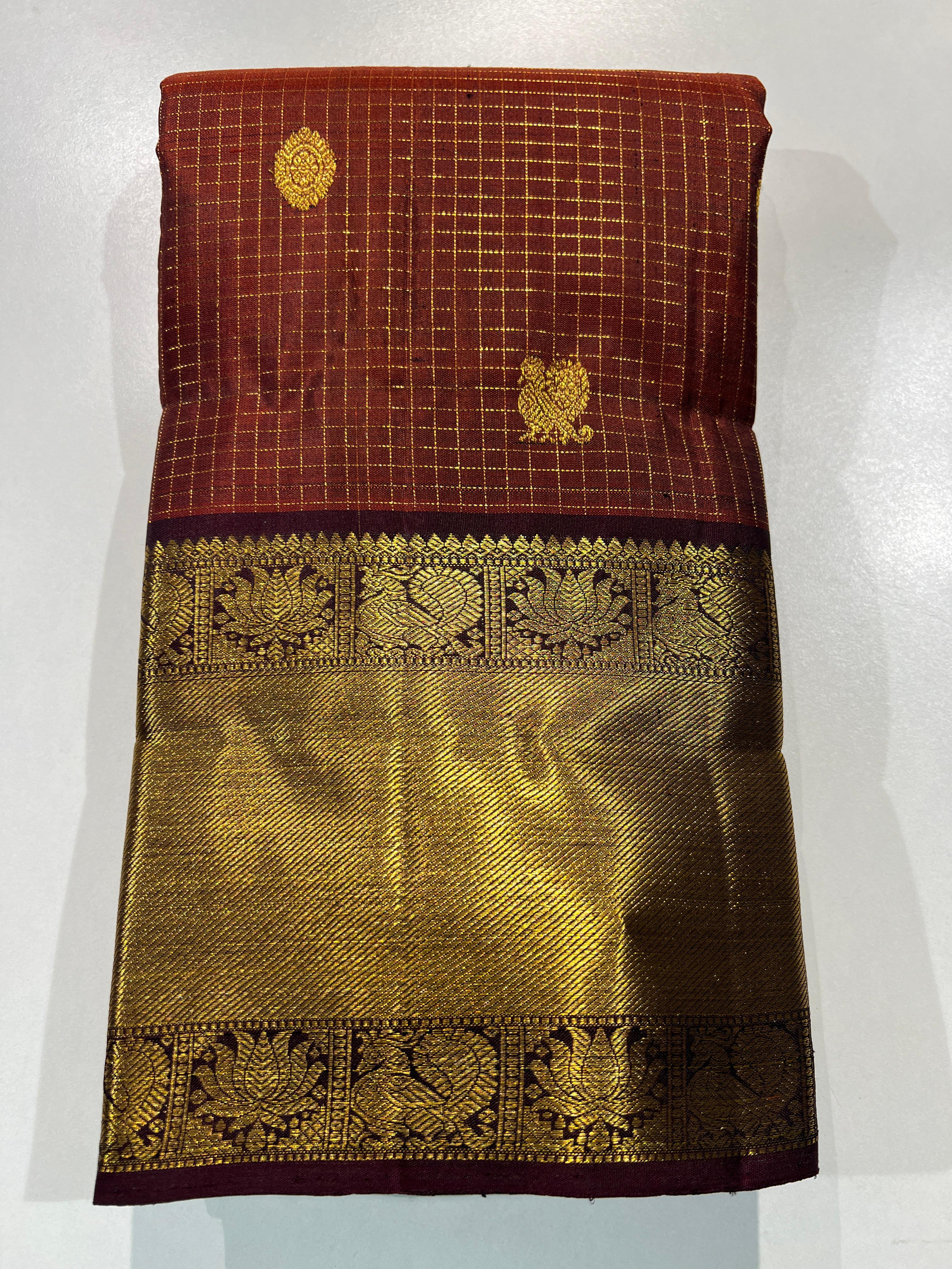Kanchipuram Handloom Vaira Oosi Silk Saree with Gold Zari