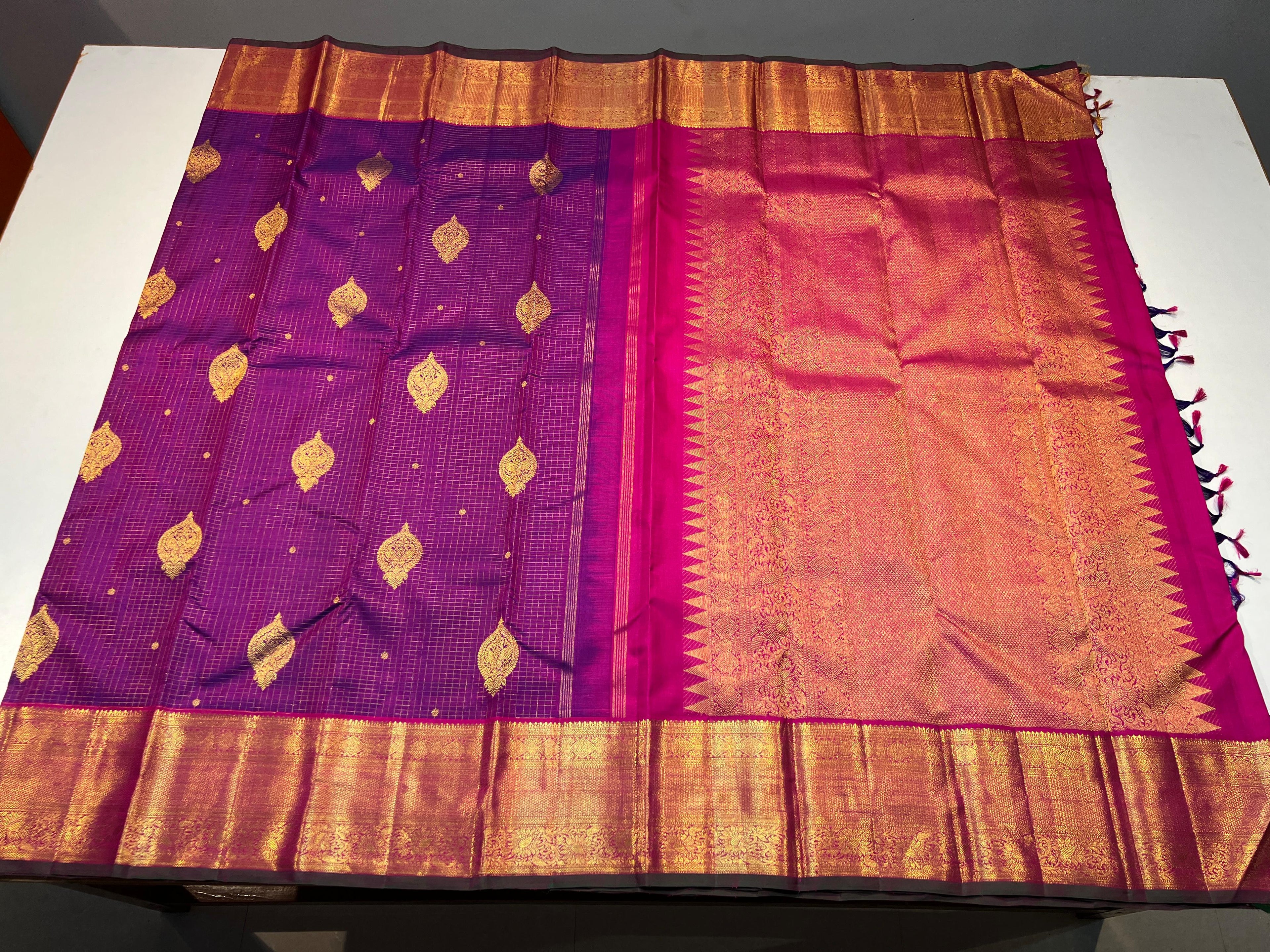 Pure Kanchipuram Handloom Vaira Oosi Silk Saree.