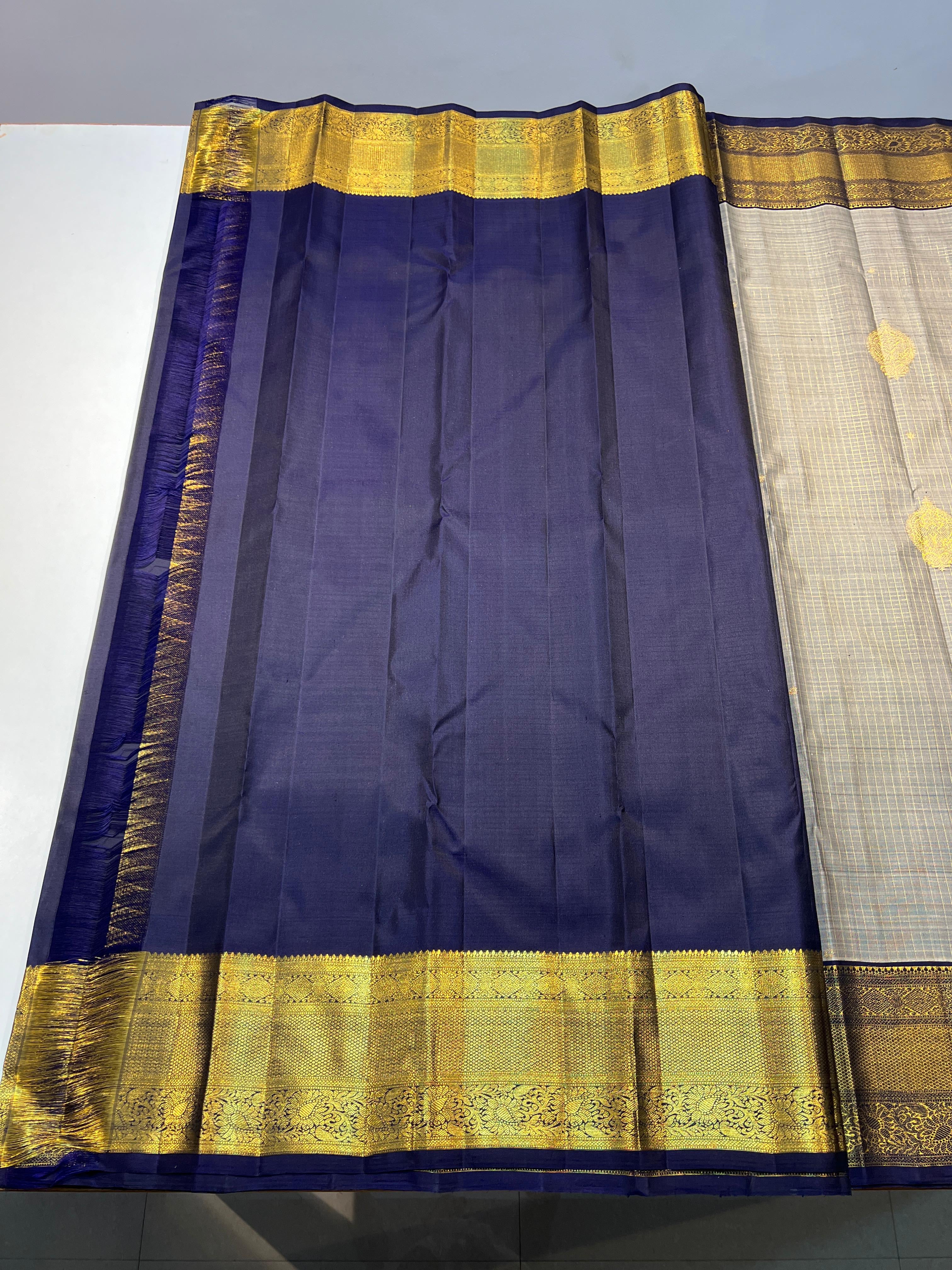 Pure Kanchipuram Handloom Vaira Oosi Silk Saree.
