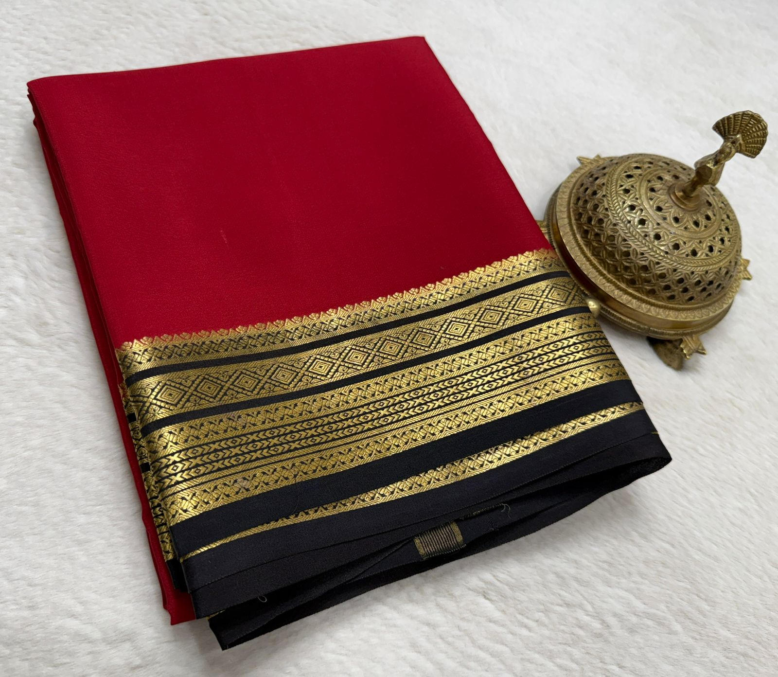 Pure Mysore Handloom Silk Saree with Traditional Border.