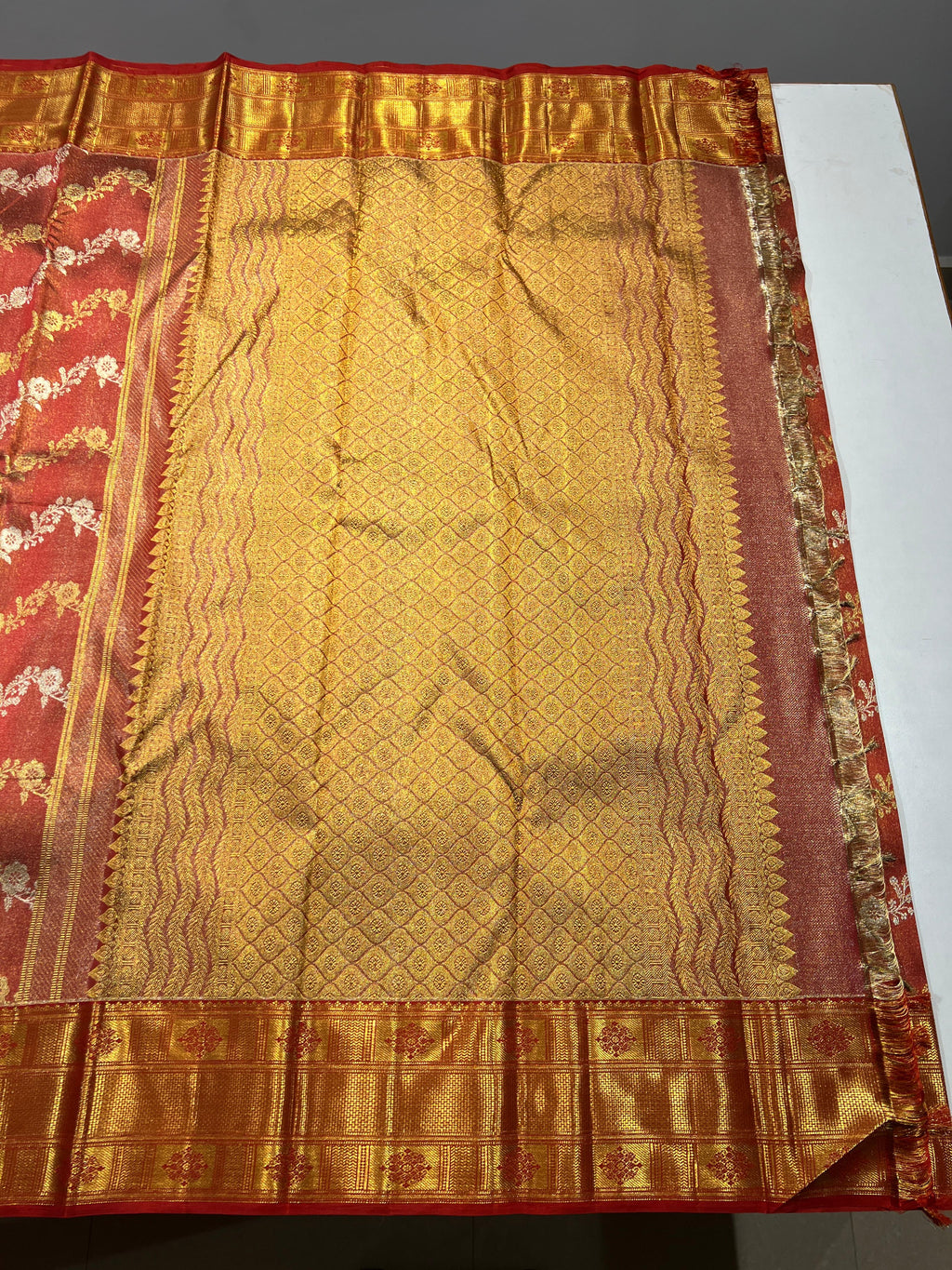 Pure Kanchipuram Handloom Tissue Silk Saree.