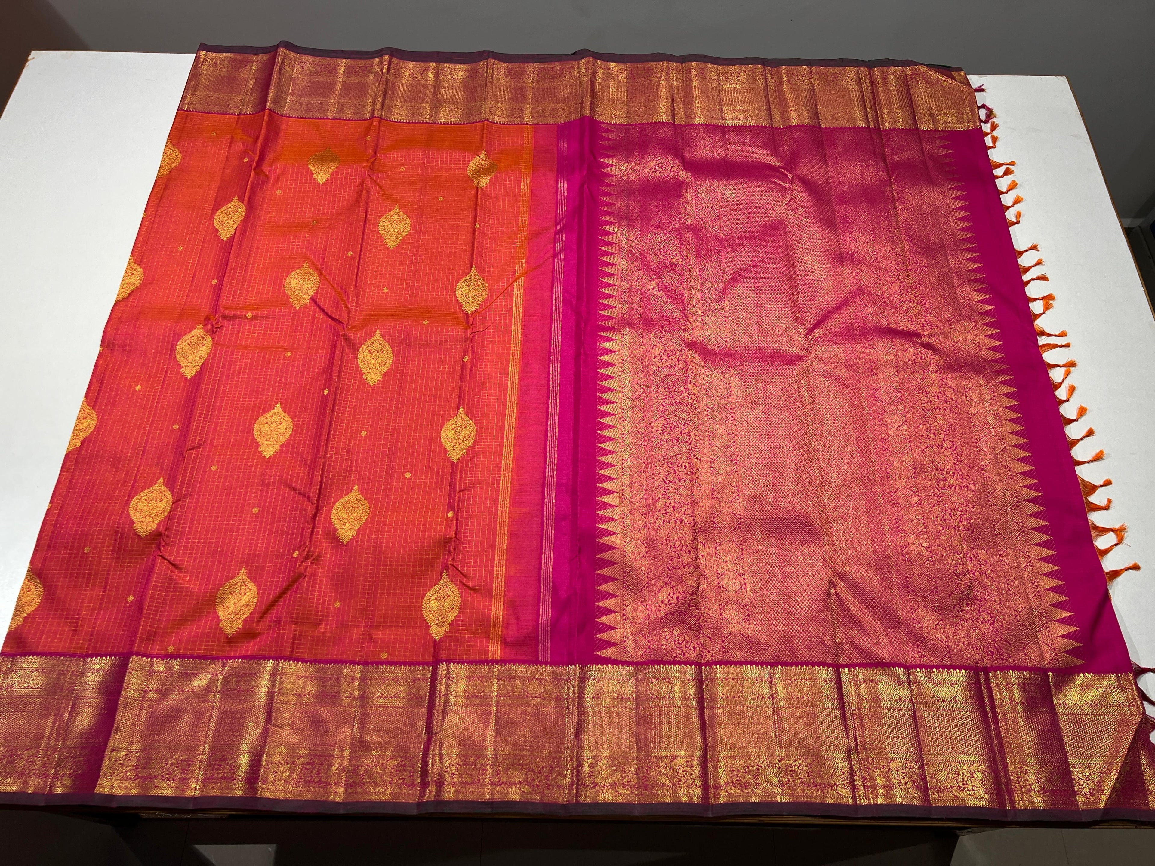Pure Kanchipuram Handloom Vaira Oosi Silk Saree.