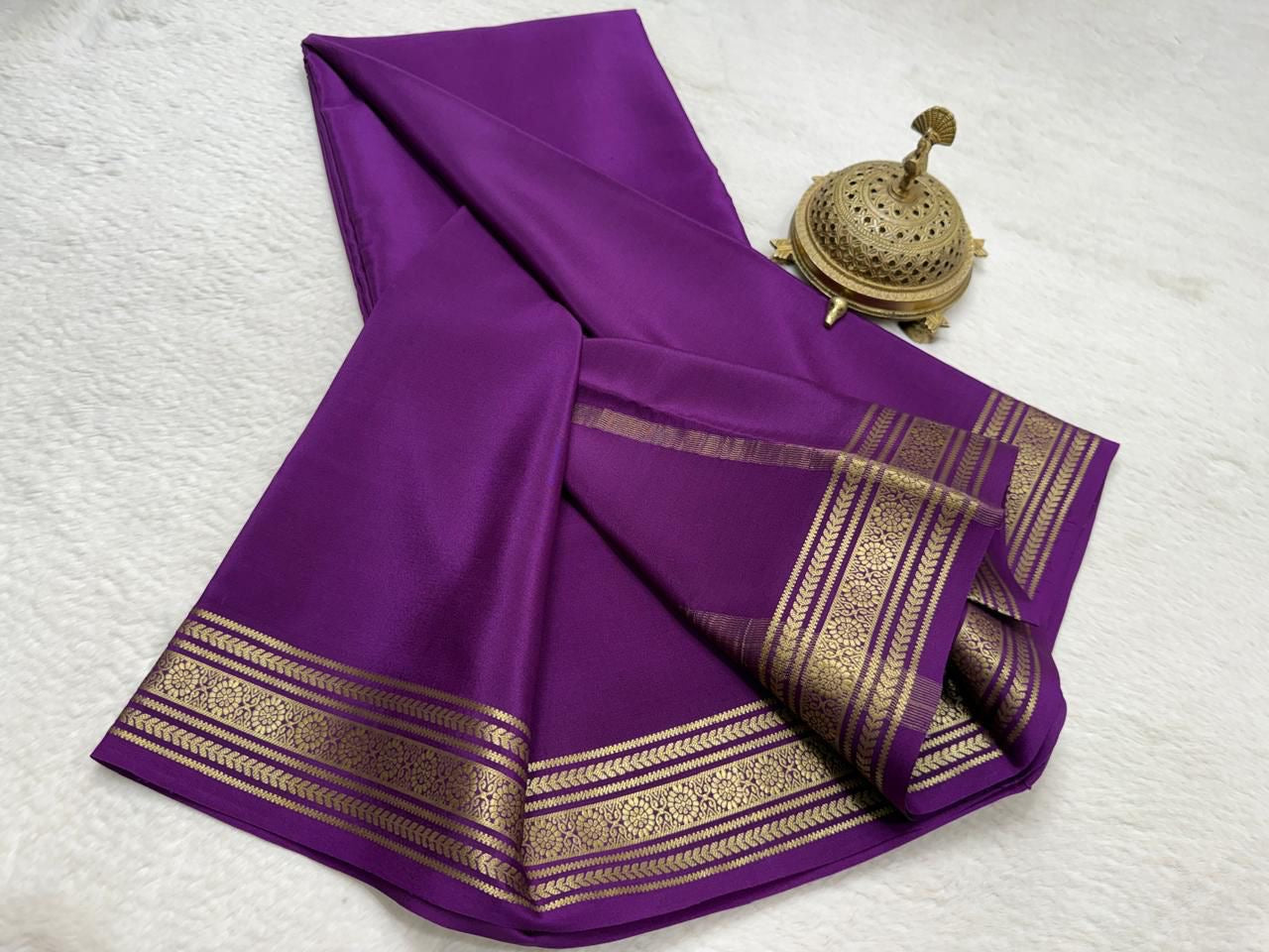 Pure Mysore Handloom Silk Saree with Traditional Border.