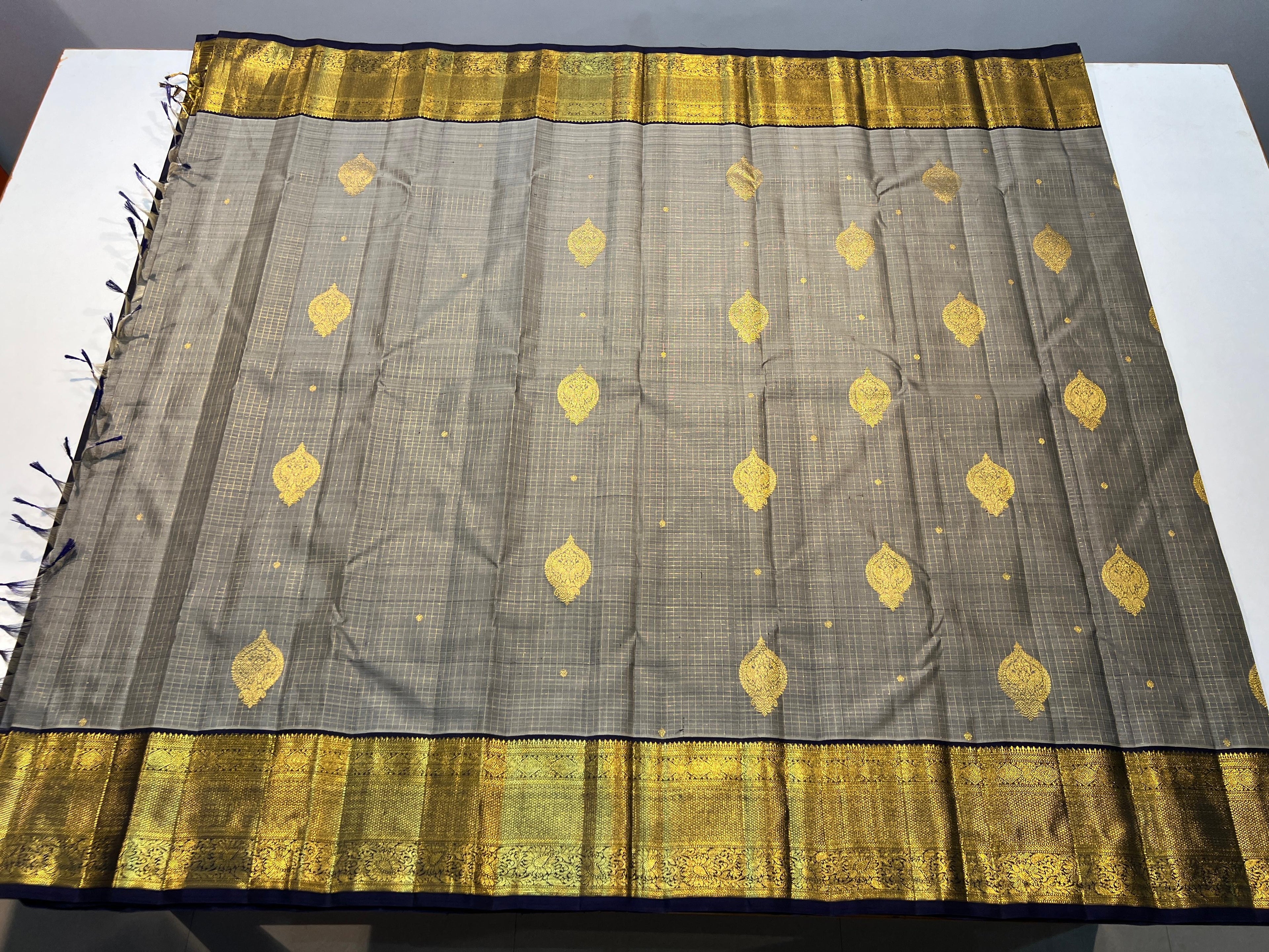 Pure Kanchipuram Handloom Vaira Oosi Silk Saree.