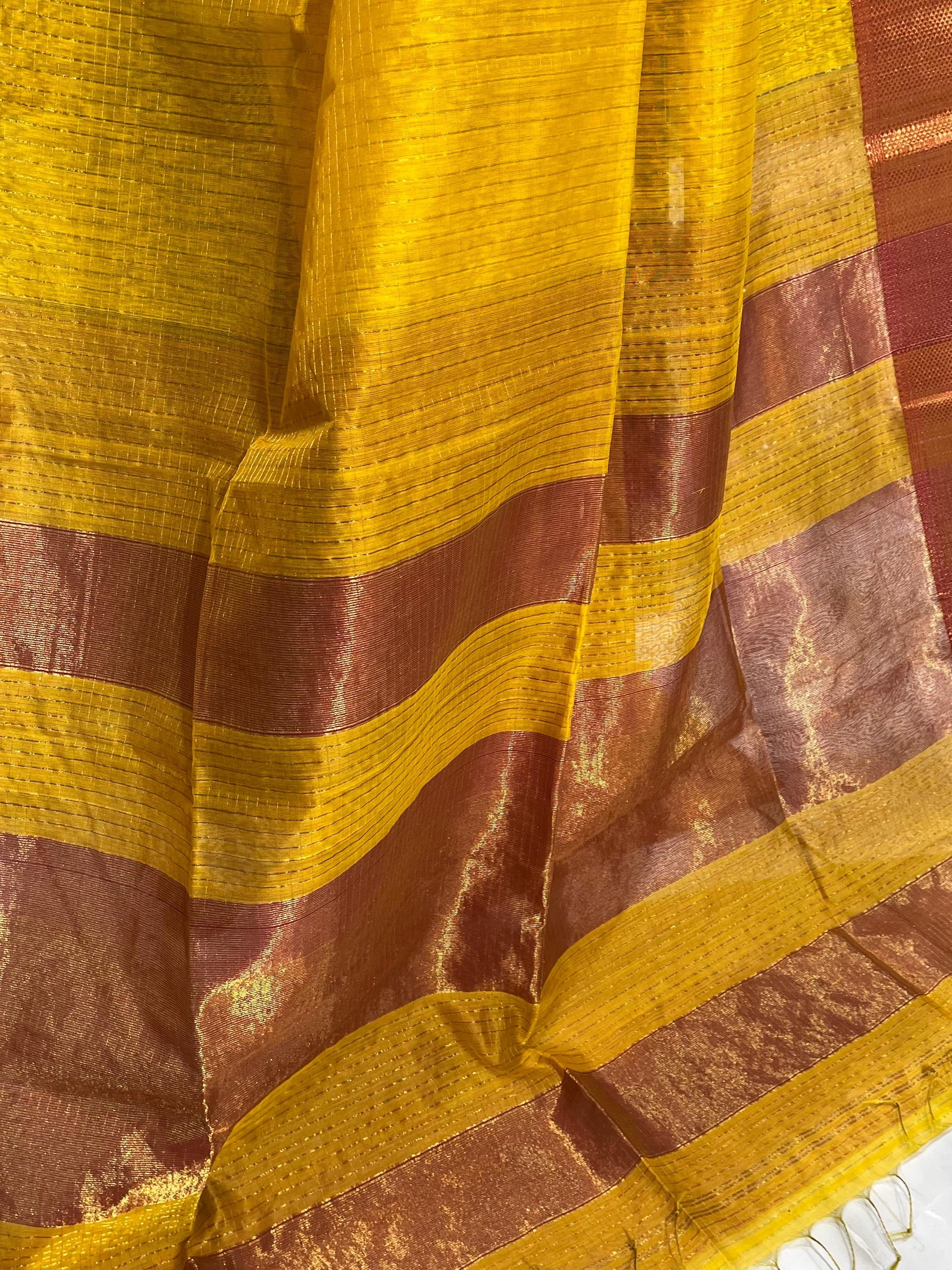 Traditional Pure Maheshwari Handwoven Zari Chexs Saree.
