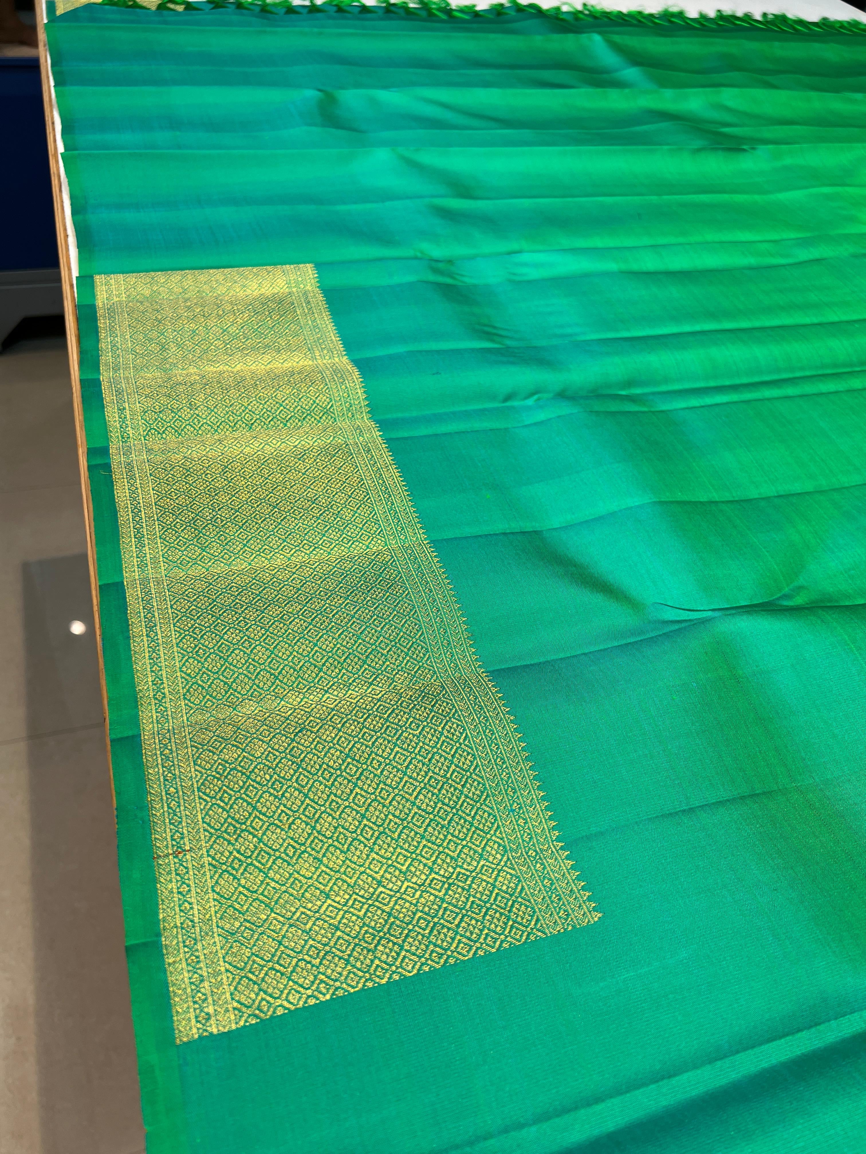 Pure Kanchipuram Handloom Turning Border Silk Saree
