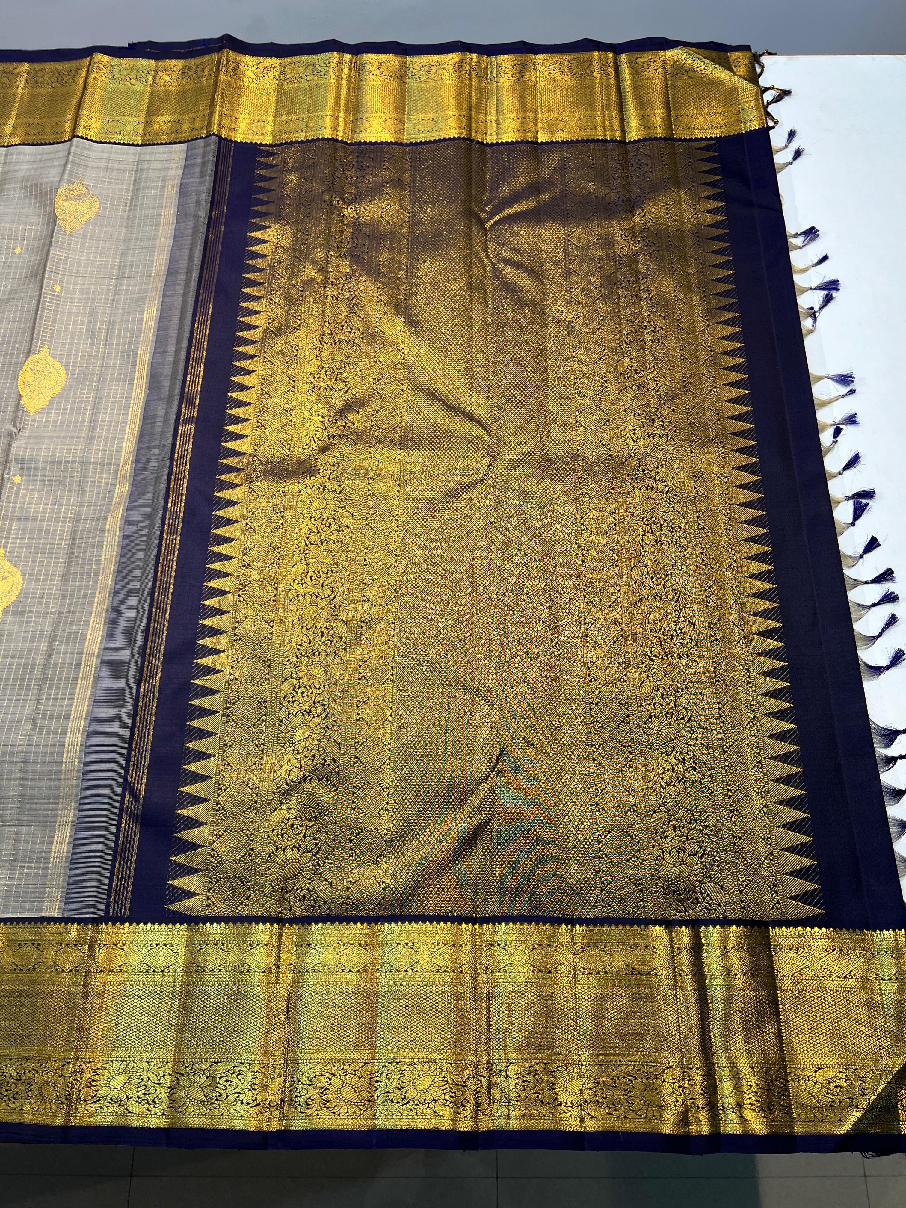 Pure Kanchipuram Handloom Vaira Oosi Silk Saree.