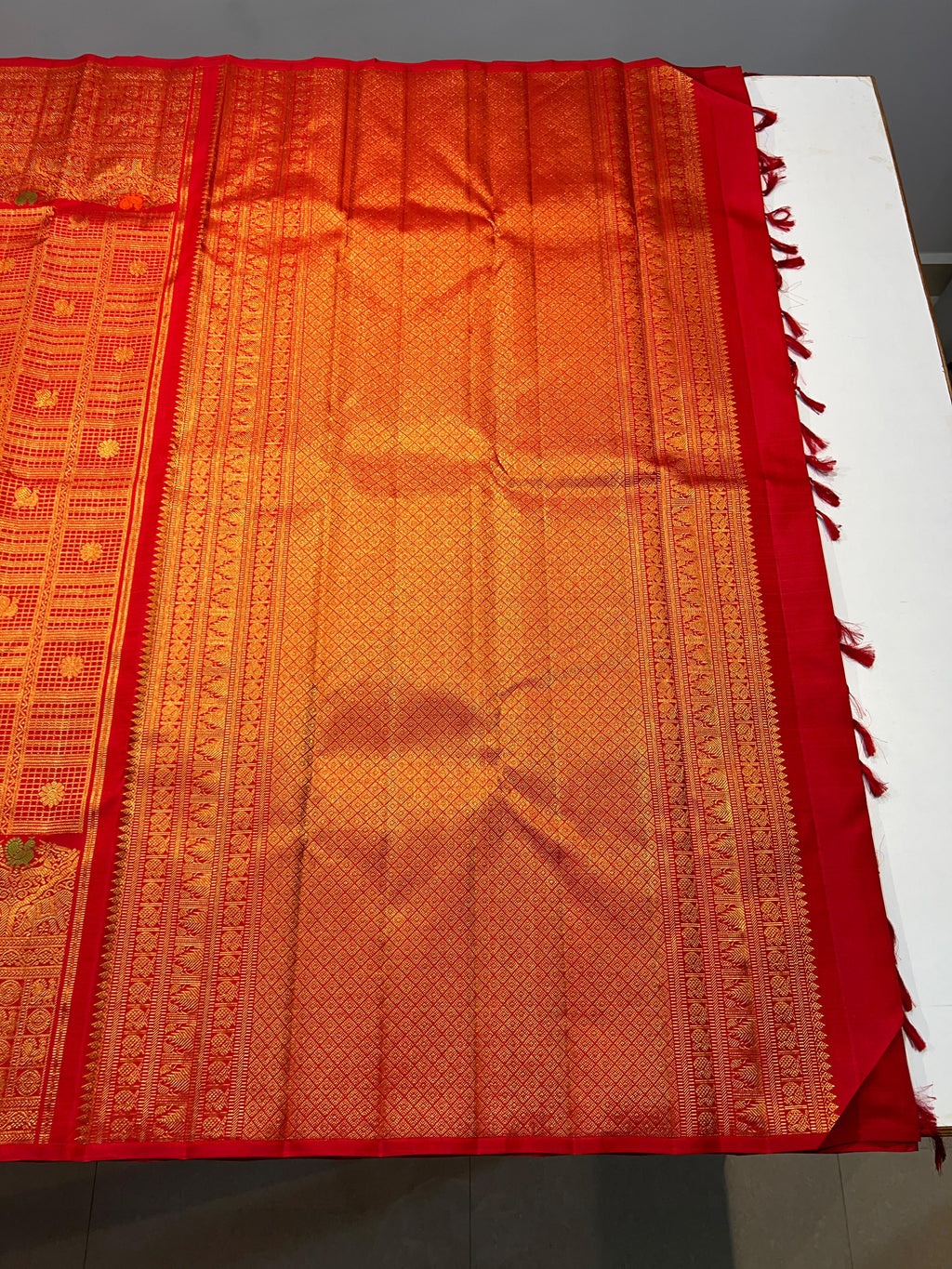 Pure Kanchipuram Handloom Silk Saree with Turning Border.