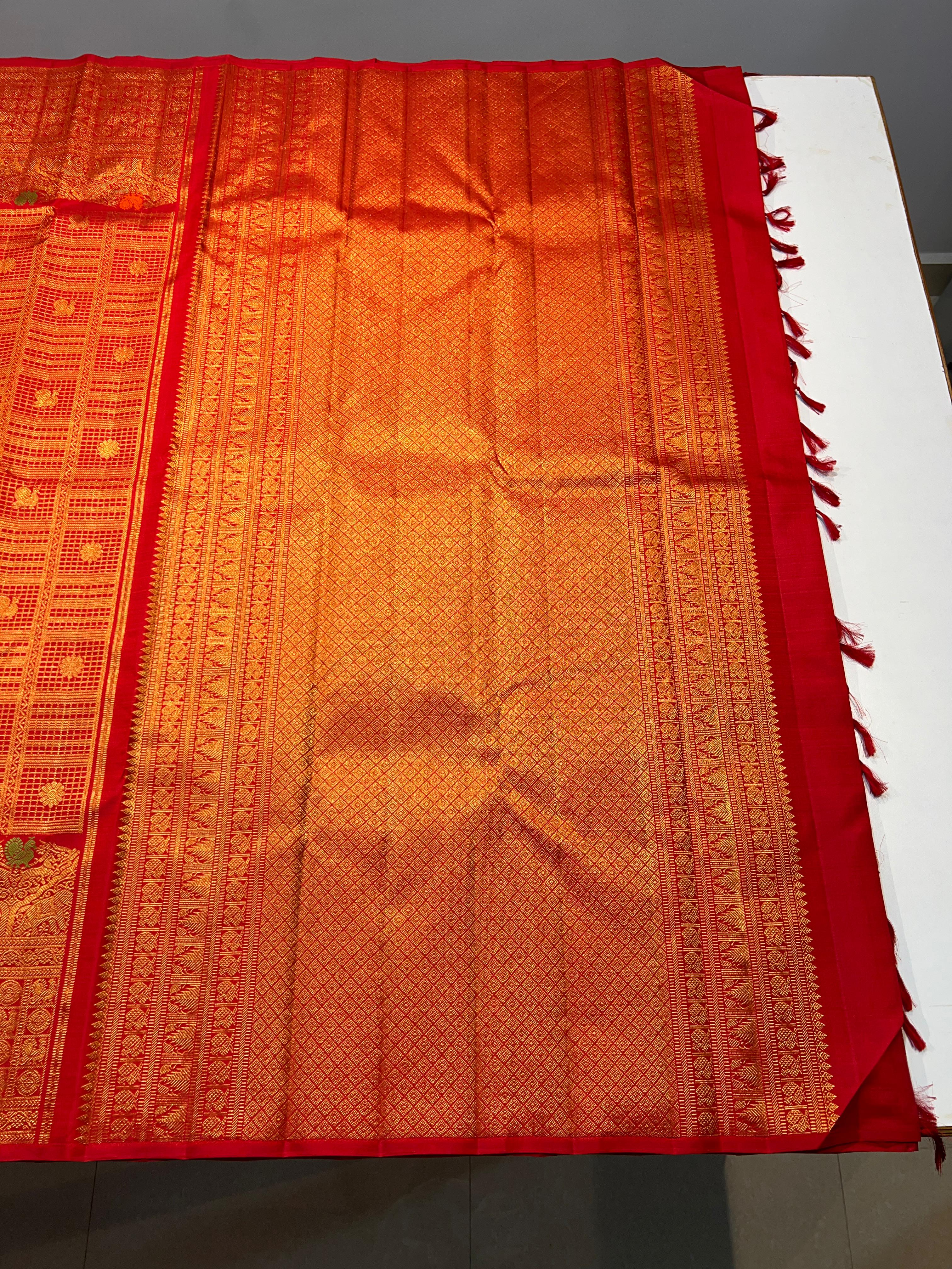 Pure Kanchipuram Handloom Silk Saree with Turning Border.