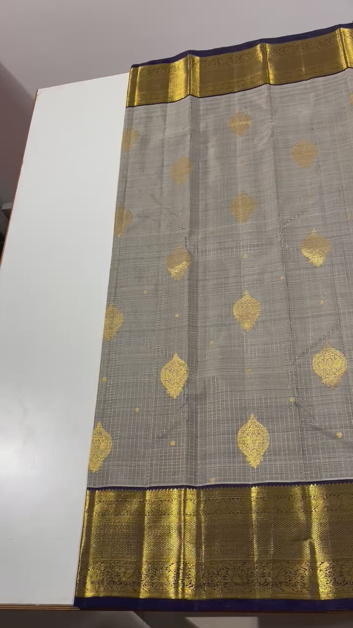 Pure Kanchipuram Handloom Vaira Oosi Silk Saree.