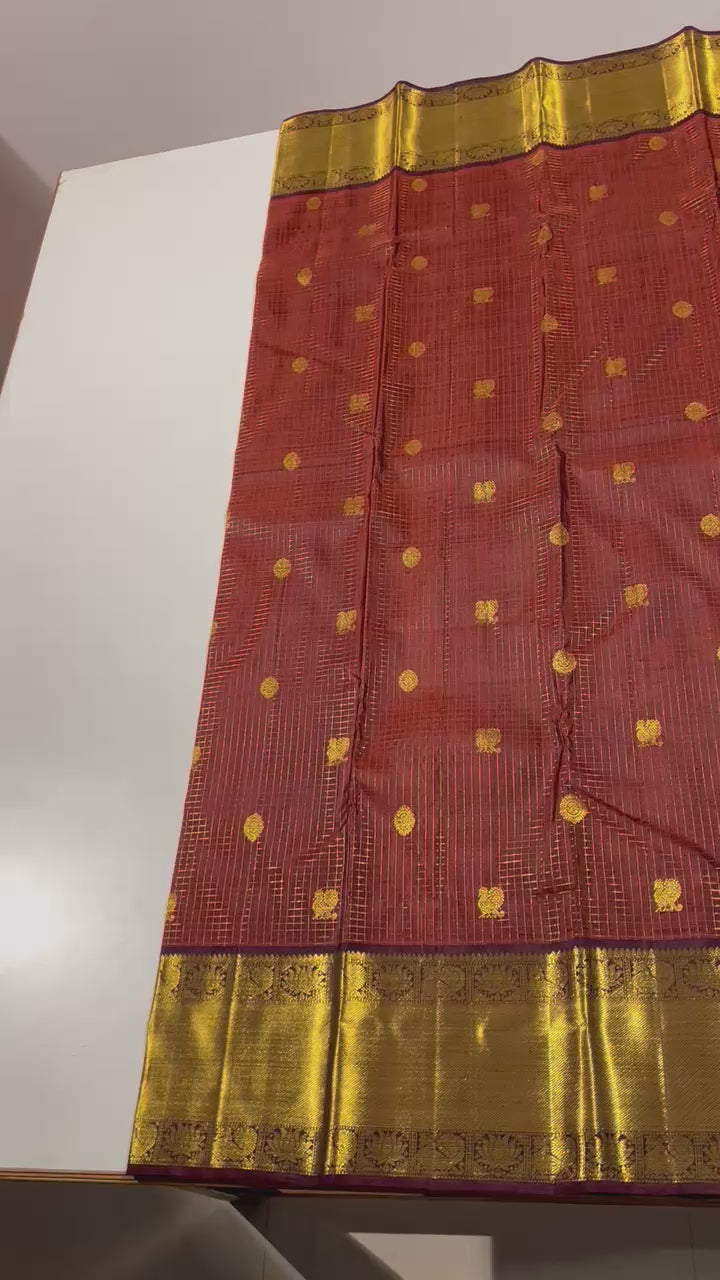 Kanchipuram Handloom Vaira Oosi Silk Saree with Gold Zari