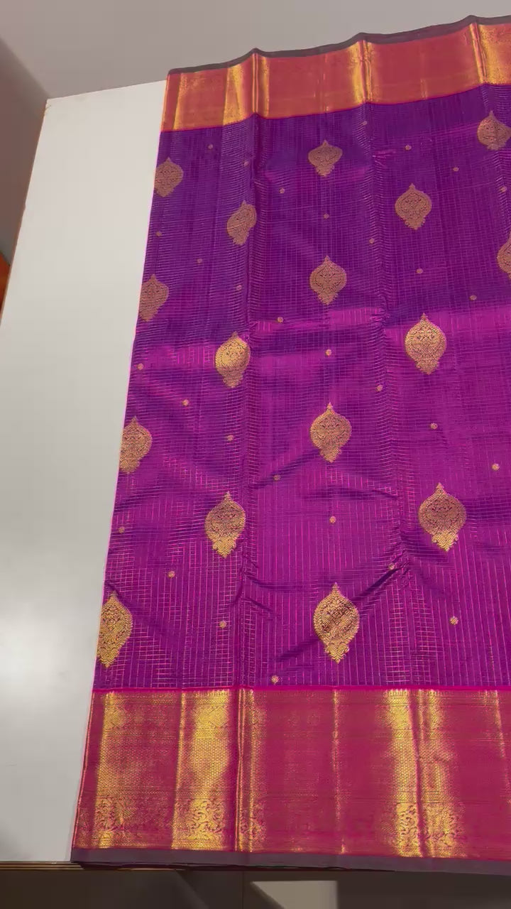 Pure Kanchipuram Handloom Vaira Oosi Silk Saree.