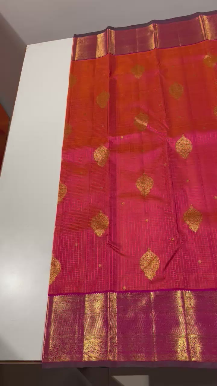 Pure Kanchipuram Handloom Vaira Oosi Silk Saree.