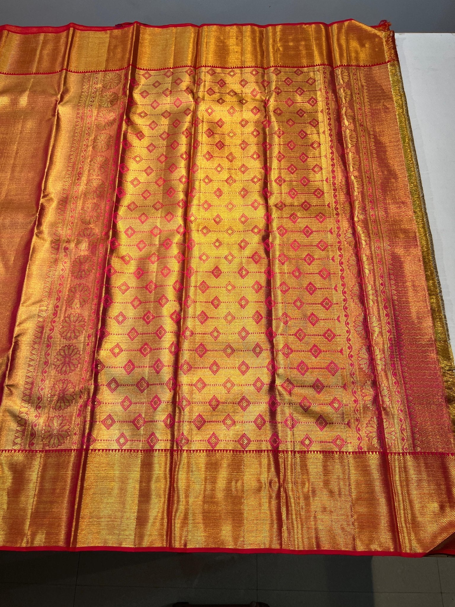 Pure Kanchipuram Handloom Gold Tissue Silk Saree with Pink Salvage. - Silk Stories