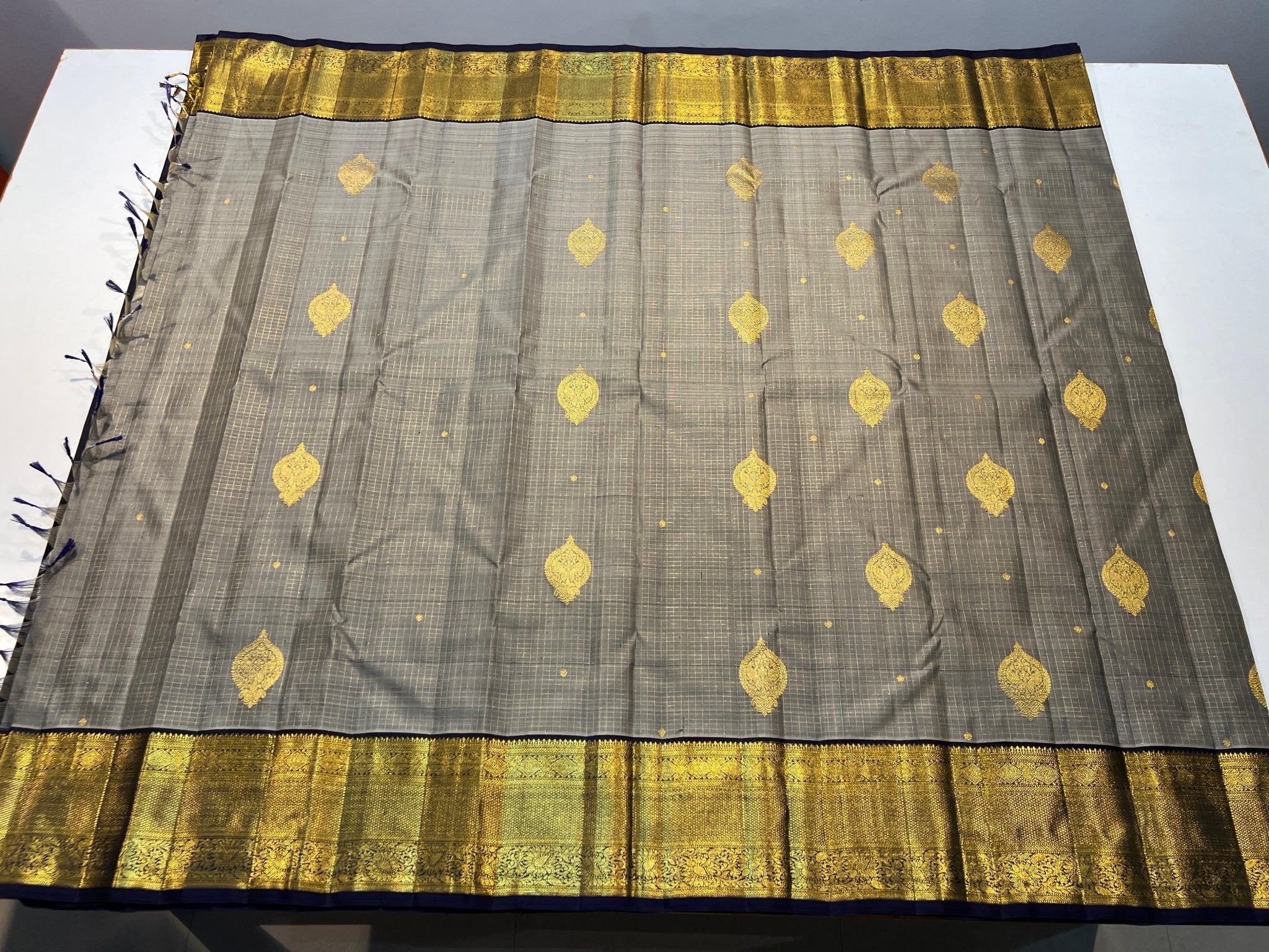 Pure Kanchipuram Handloom Vaira Oosi Silk Saree. - Silk Stories
