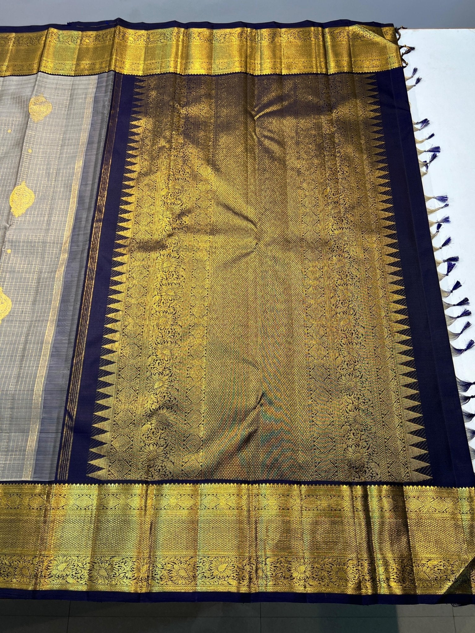 Pure Kanchipuram Handloom Vaira Oosi Silk Saree. - Silk Stories