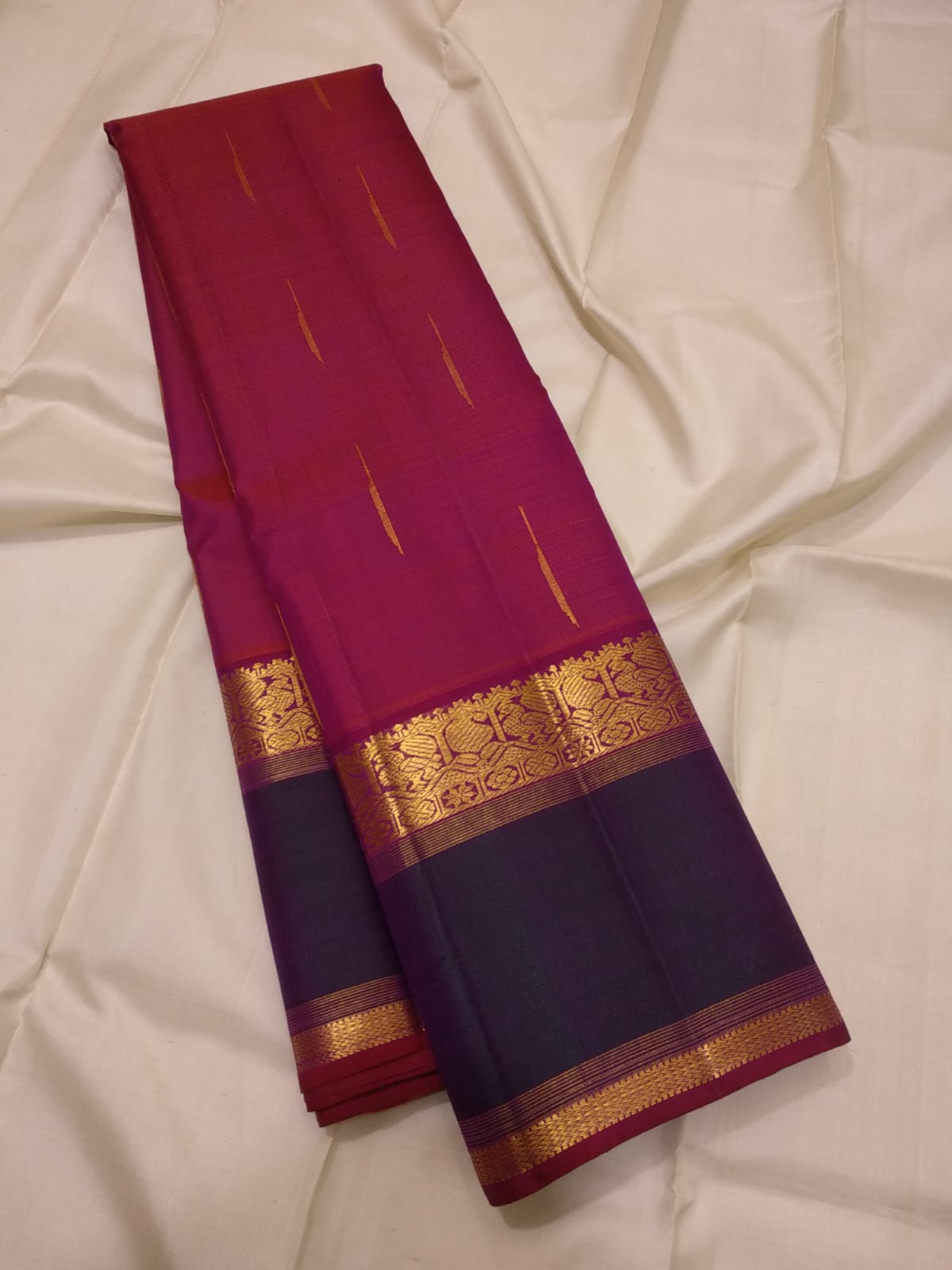 Pure Kanchipuram Silk Saree | Dual Shade Maroon Orange Saree | Malli Arampu Butta | Vintage Border | Handwoven Silk Wedding Saree - Silk Stories