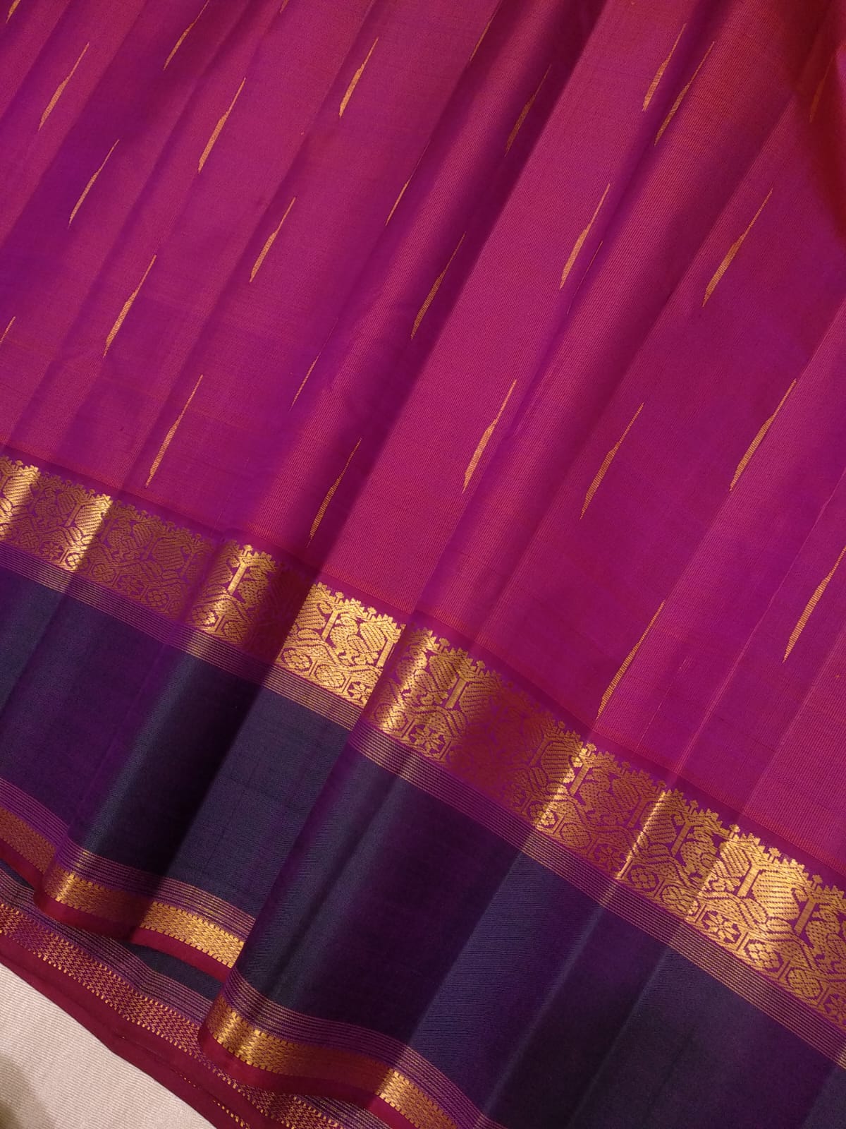 Pure Kanchipuram Silk Saree | Dual Shade Maroon Orange Saree | Malli Arampu Butta | Vintage Border | Handwoven Silk Wedding Saree - Silk Stories