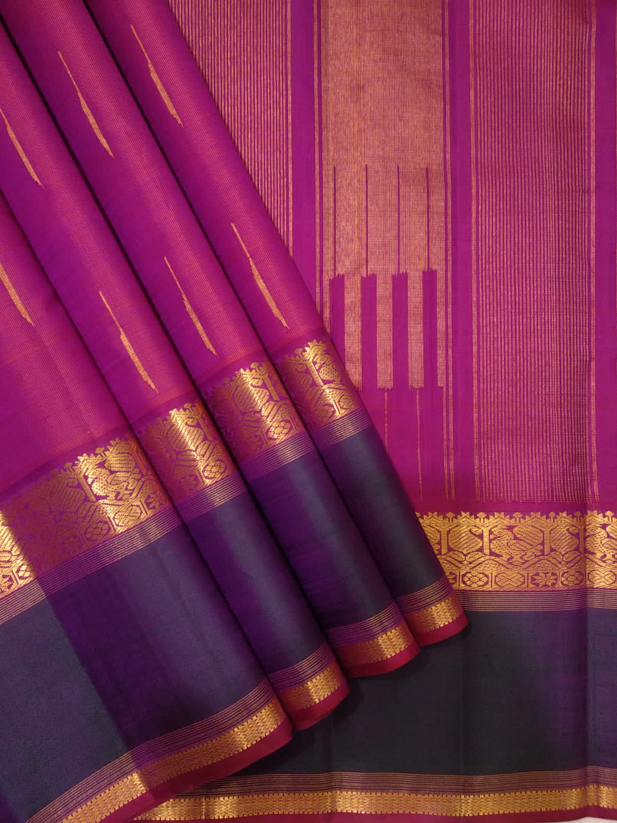 Pure Kanchipuram Silk Saree | Dual Shade Maroon Orange Saree | Malli Arampu Butta | Vintage Border | Handwoven Silk Wedding Saree - Silk Stories