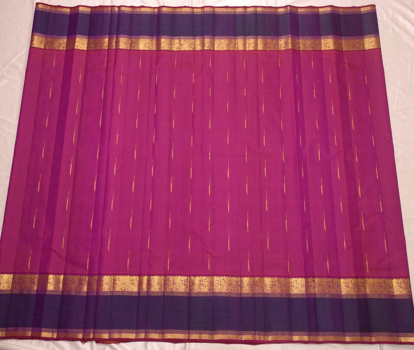 Pure Kanchipuram Silk Saree | Dual Shade Maroon Orange Saree | Malli Arampu Butta | Vintage Border | Handwoven Silk Wedding Saree - Silk Stories