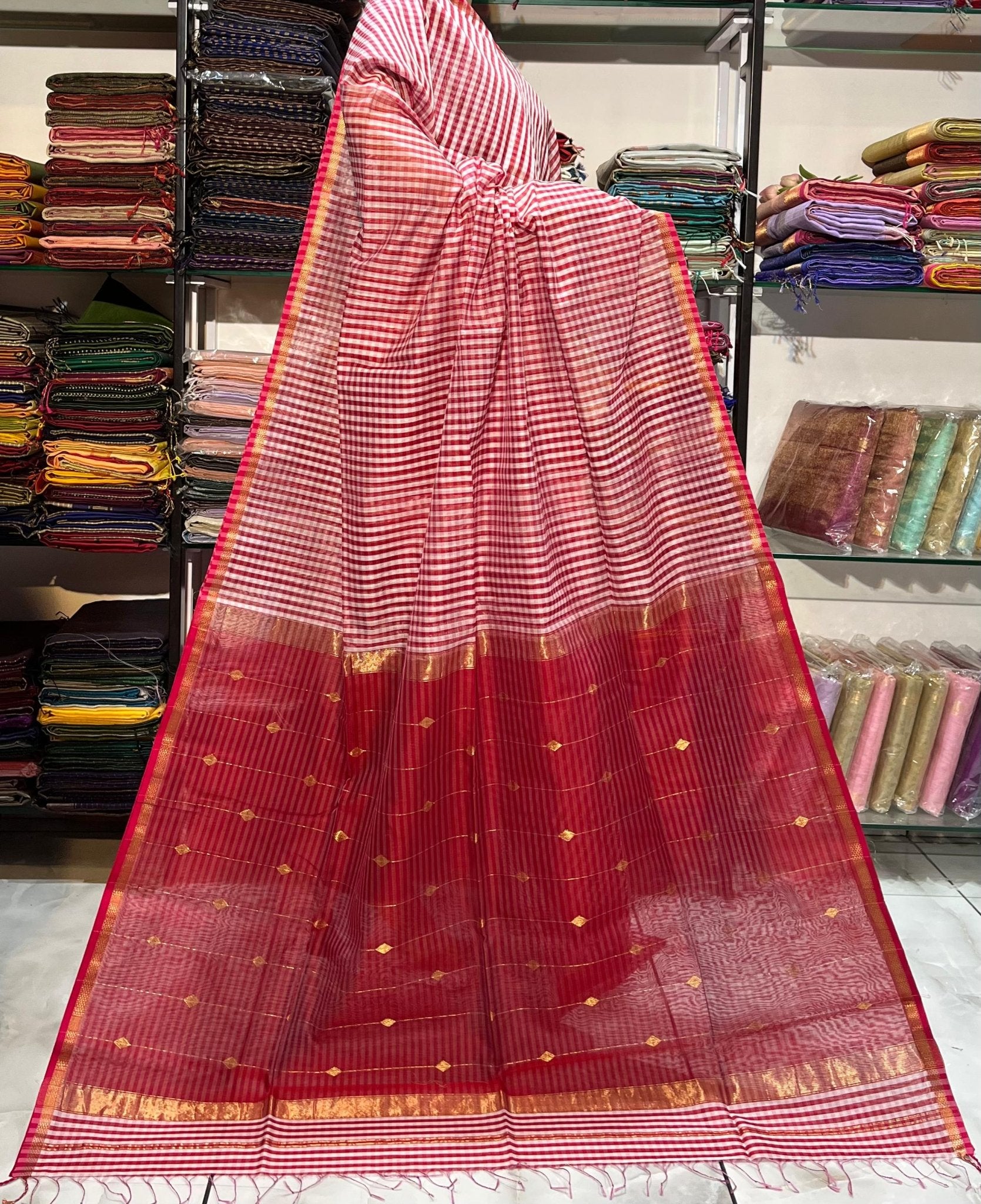 Traditional Cotton Silk Maheshwari Handwoven Chex Buti Line Pallu Saree. - Silk Stories