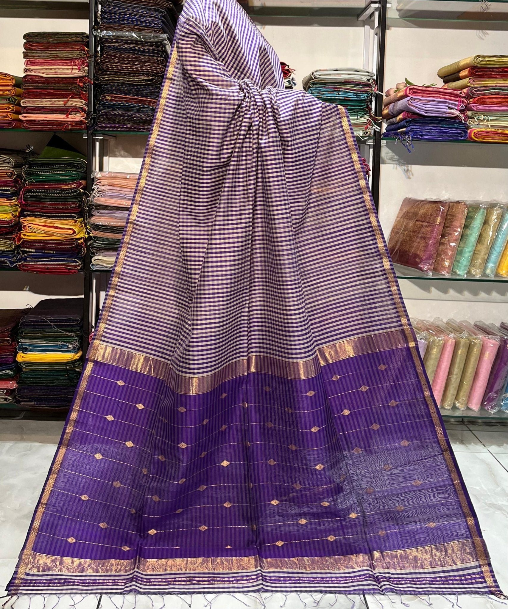Traditional Cotton Silk Maheshwari Handwoven Chex Buti Line Pallu Saree. - Silk Stories