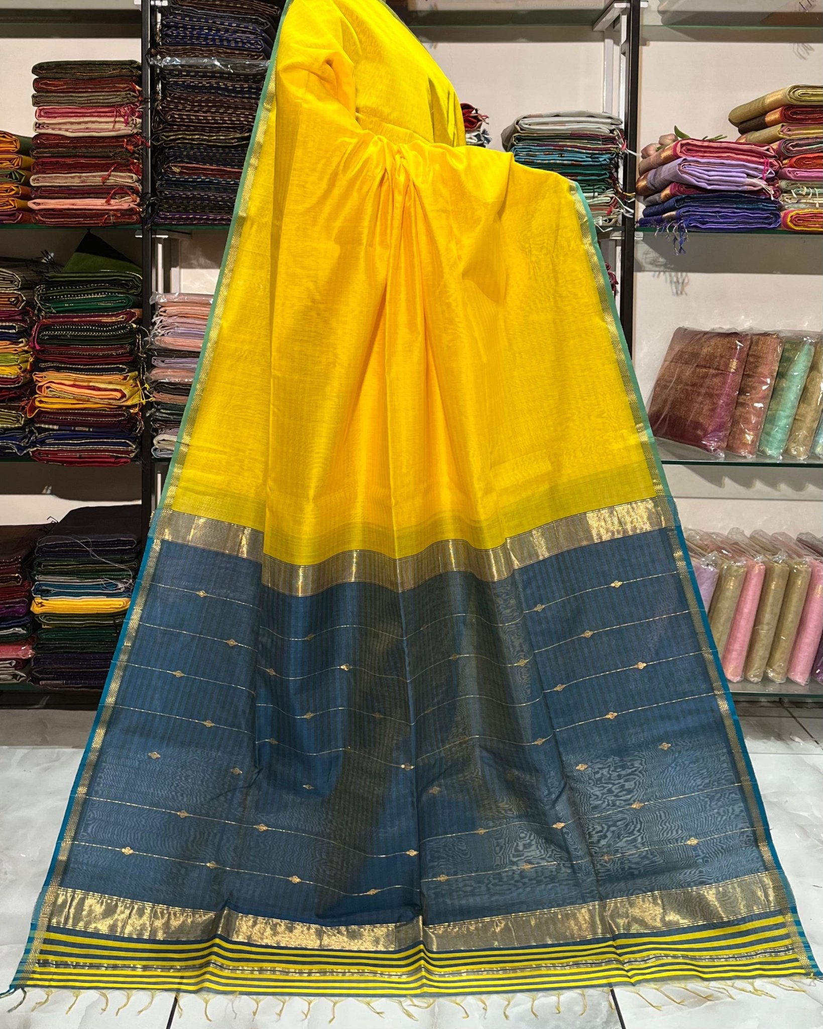 Traditional Cotton Silk Maheshwari Handwoven Chex Buti Line Pallu Saree. - Silk Stories
