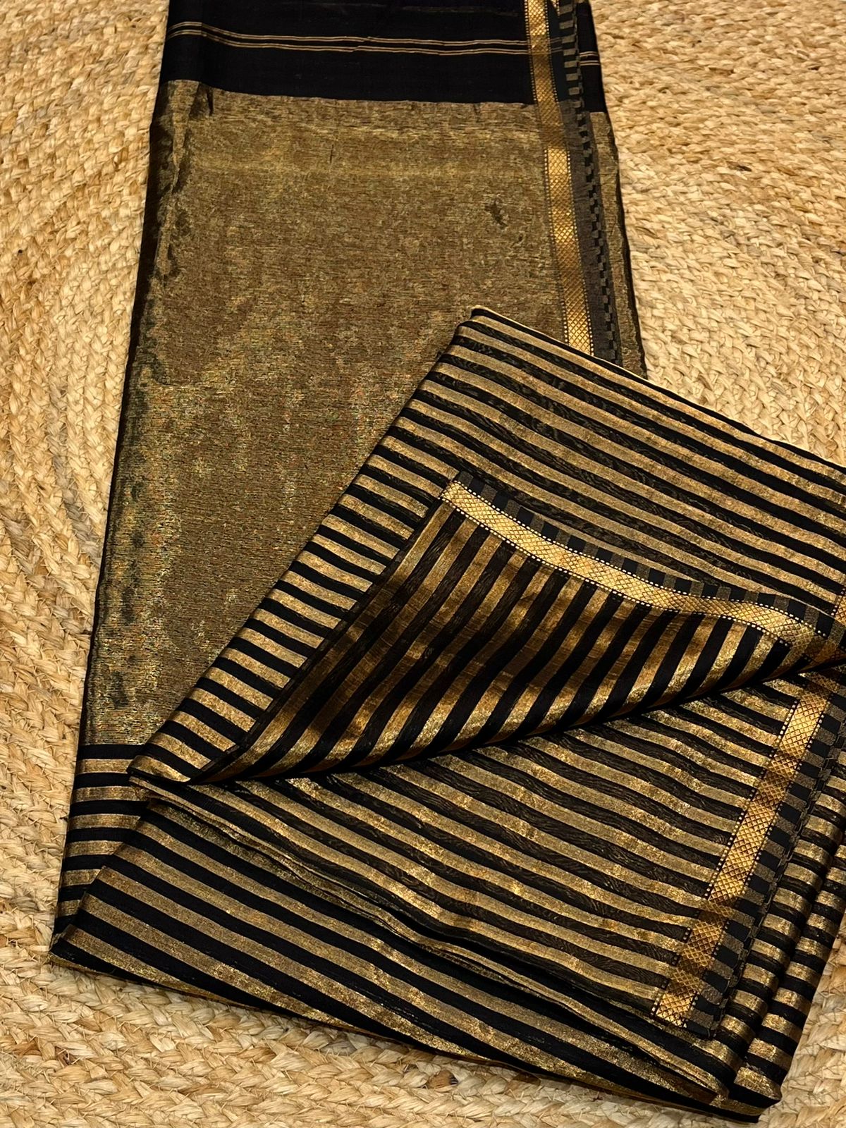 Traditional Cotton Silk Maheshwari Handwoven Zari Stripe Tissue Pallu Saree. - Silk Stories