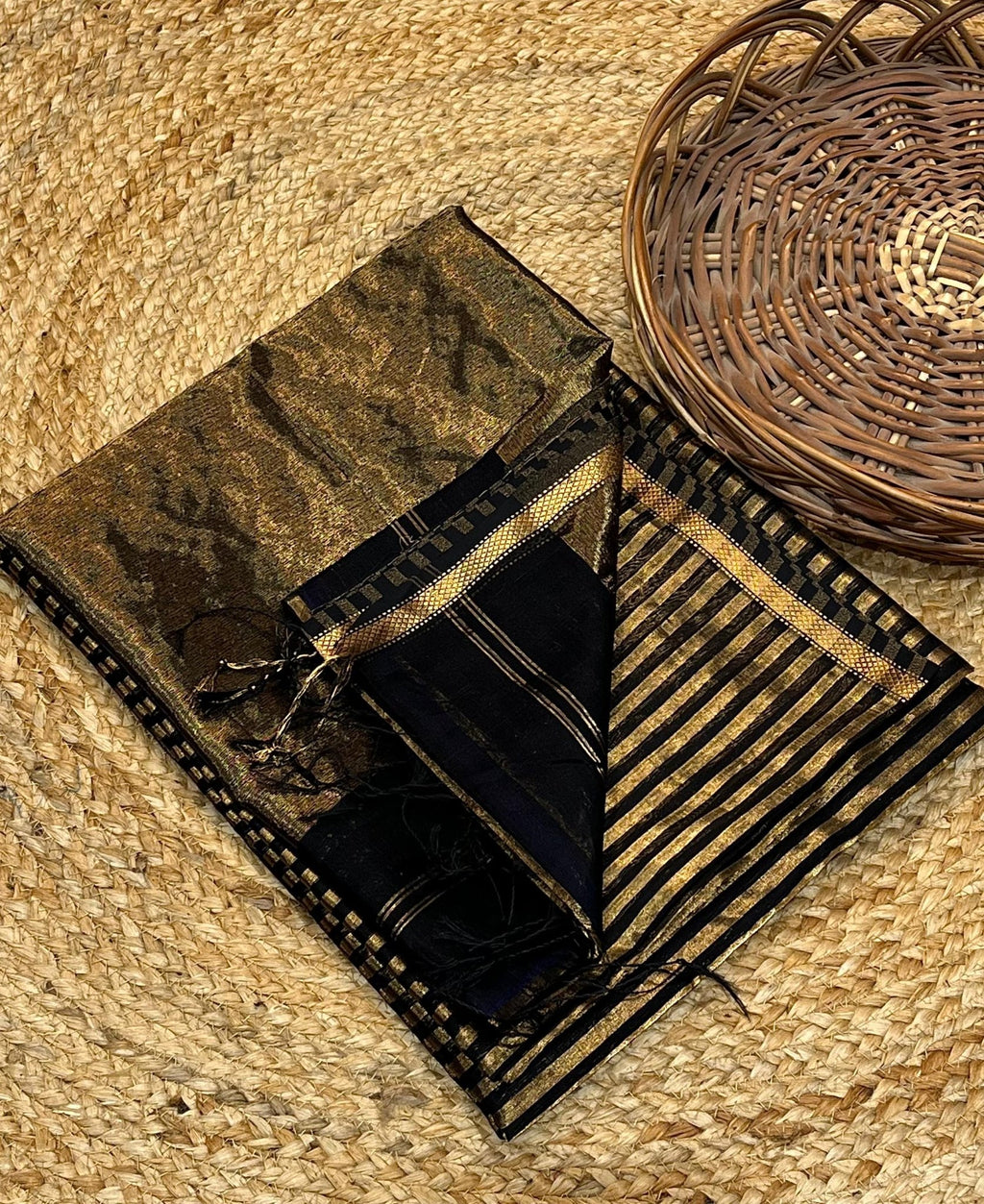 Traditional Cotton Silk Maheshwari Handwoven Zari Stripe Tissue Pallu Saree. - Silk Stories