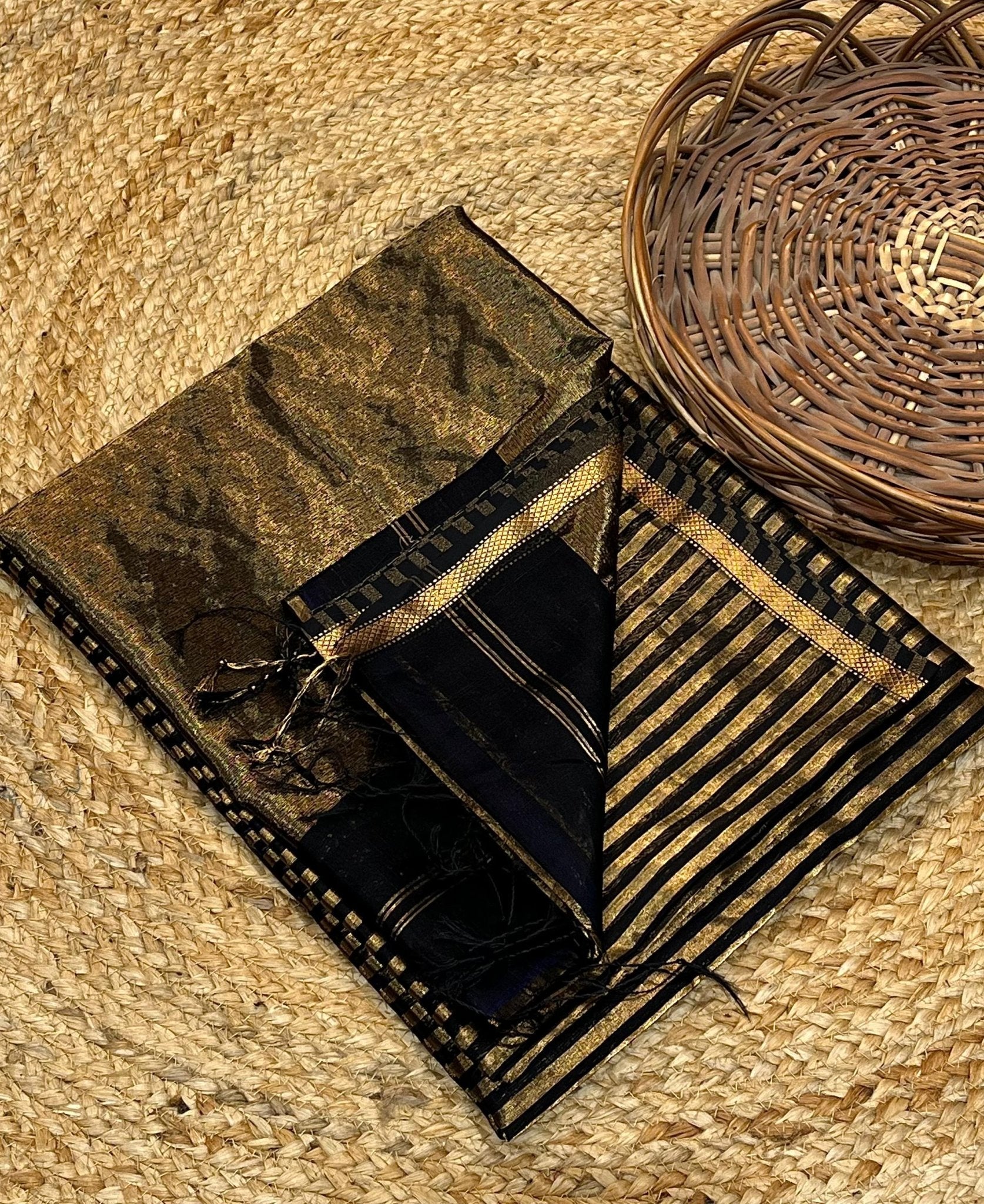 Traditional Cotton Silk Maheshwari Handwoven Zari Stripe Tissue Pallu Saree. - Silk Stories