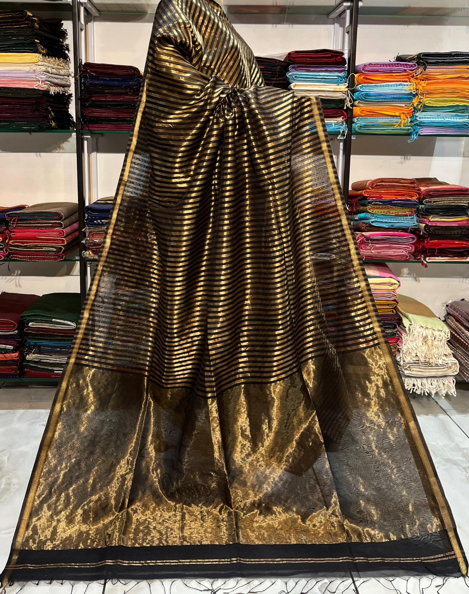 Traditional Cotton Silk Maheshwari Handwoven Zari Stripe Tissue Pallu Saree. - Silk Stories