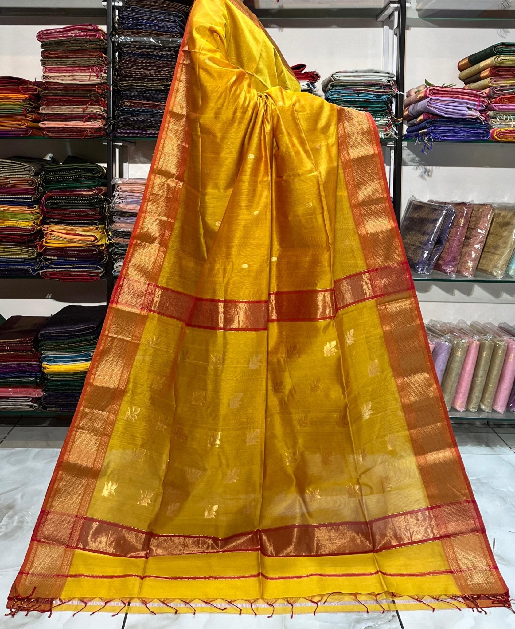 Traditional Pure Maheshwari Handwoven Zari with Lotus Butti Saree. - Silk Stories