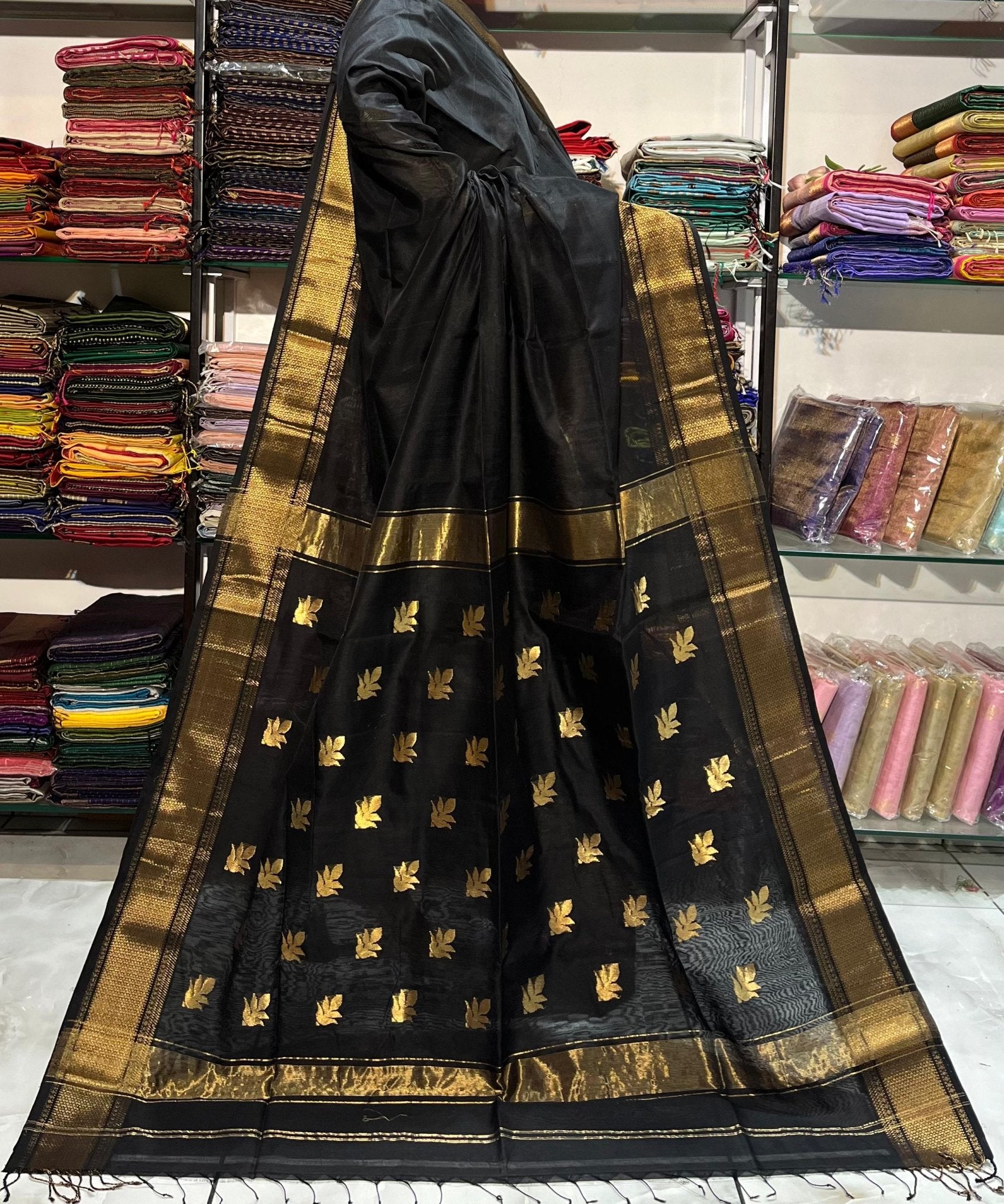 Traditional Pure Maheshwari Handwoven Zari with Lotus Butti Saree. - Silk Stories