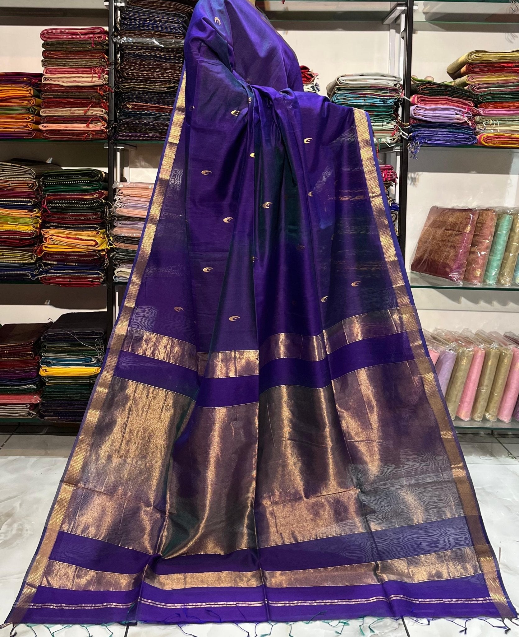 Traditional Pure Maheshwari Handwoven Zari with Moon Butti Saree. - Silk Stories
