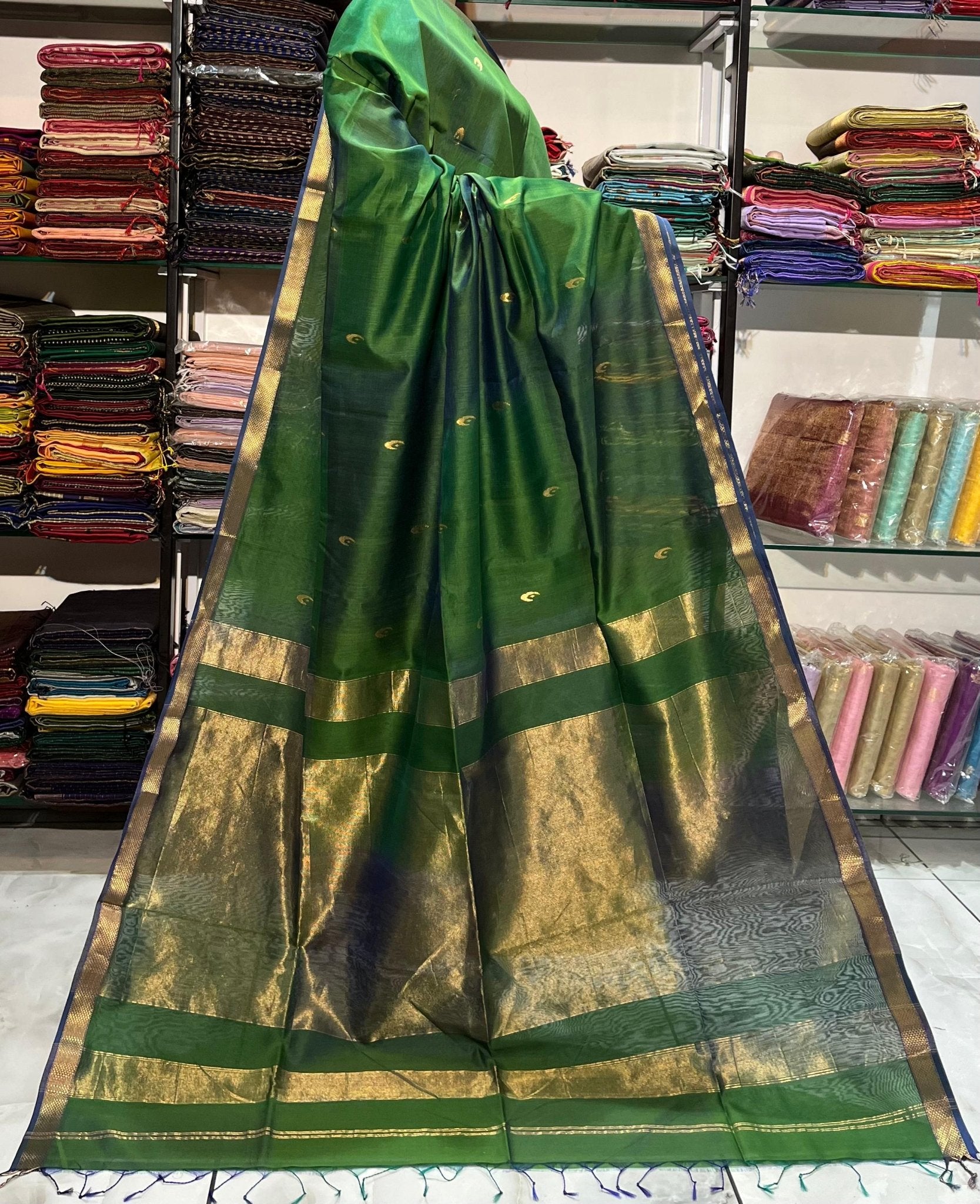 Traditional Pure Maheshwari Handwoven Zari with Moon Butti Saree. - Silk Stories