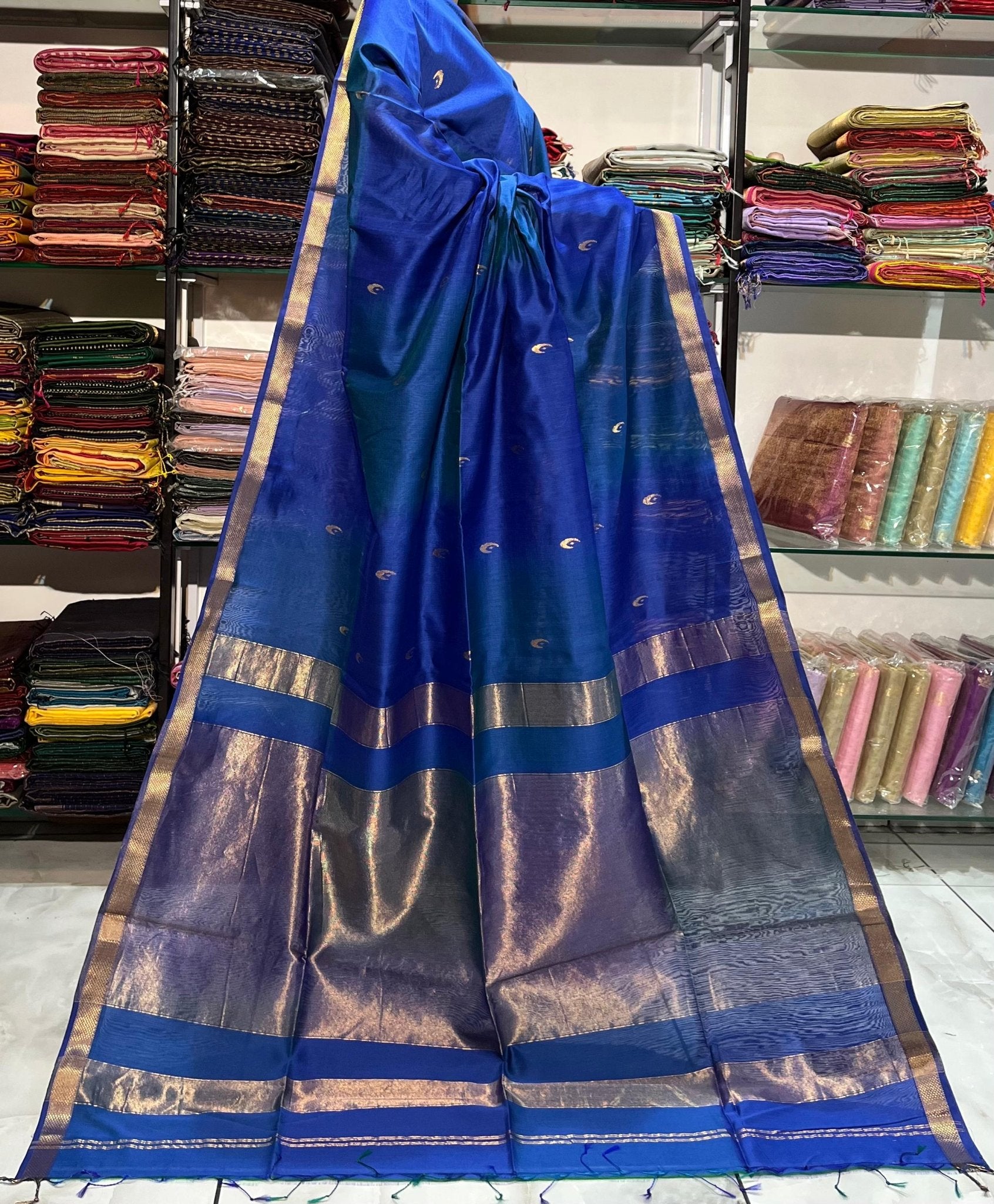 Traditional Pure Maheshwari Handwoven Zari with Moon Butti Saree. - Silk Stories