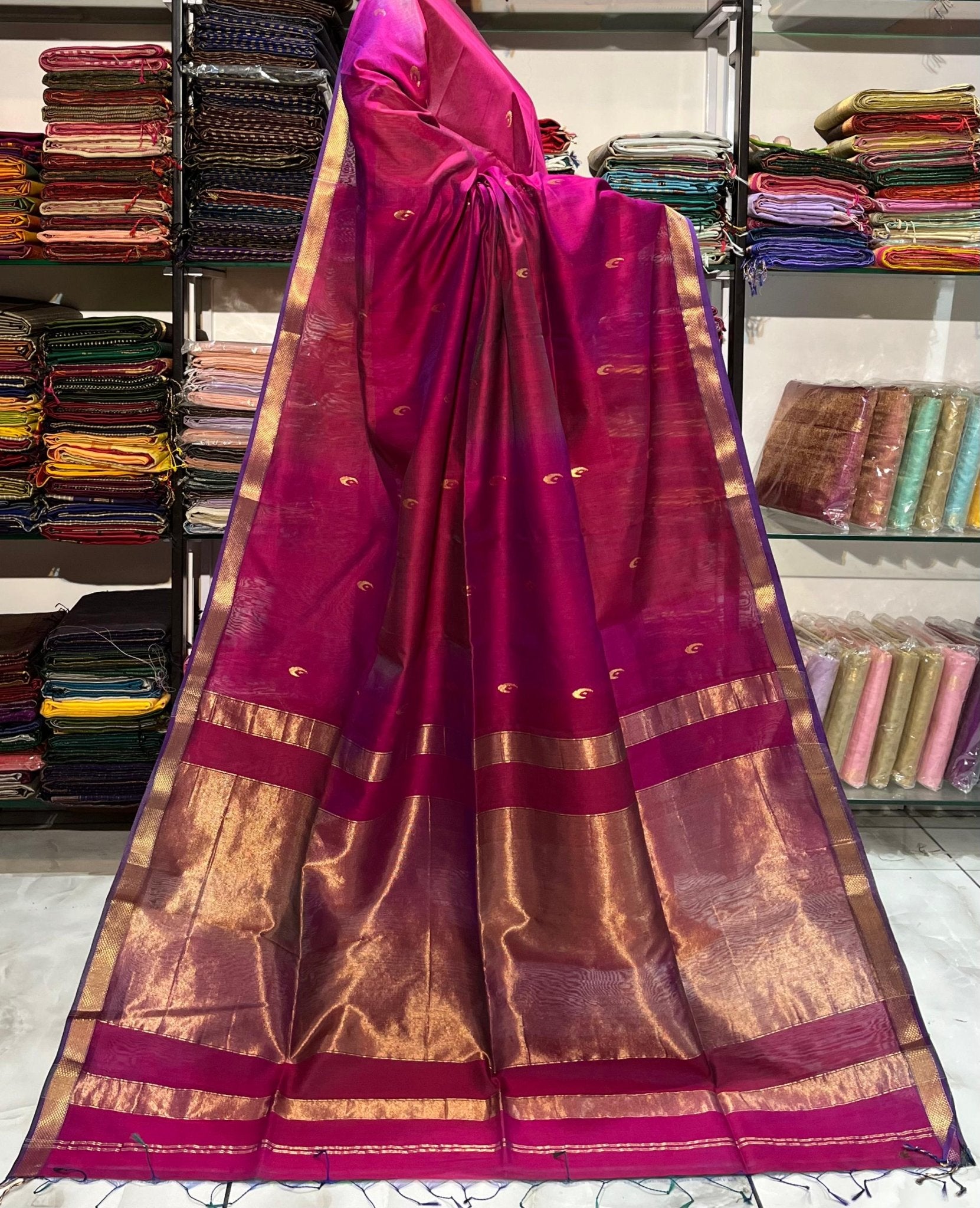 Traditional Pure Maheshwari Handwoven Zari with Moon Butti Saree. - Silk Stories