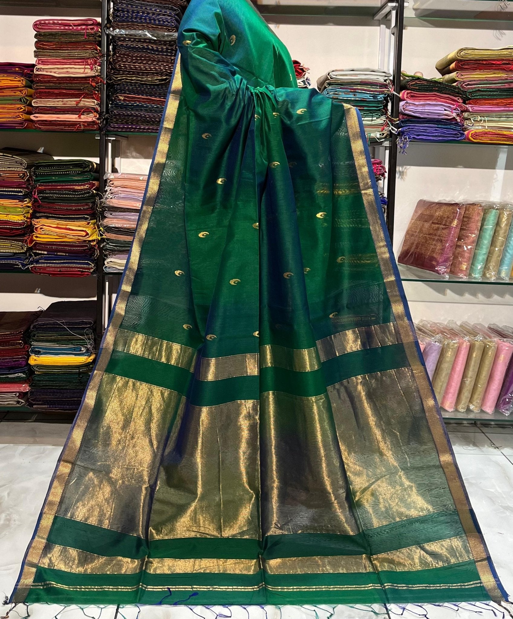 Traditional Pure Maheshwari Handwoven Zari with Moon Butti Saree. - Silk Stories